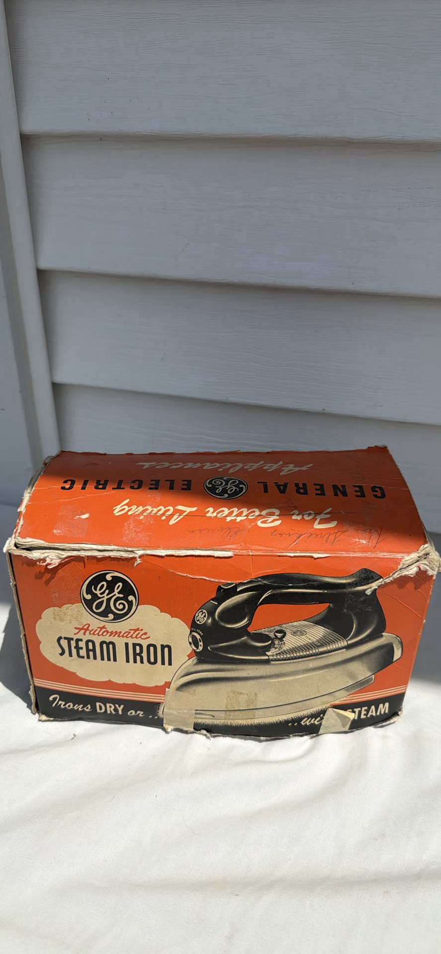 Vintage General Electric Automatic Steam Iron Model F90 Box - image 1 of 20