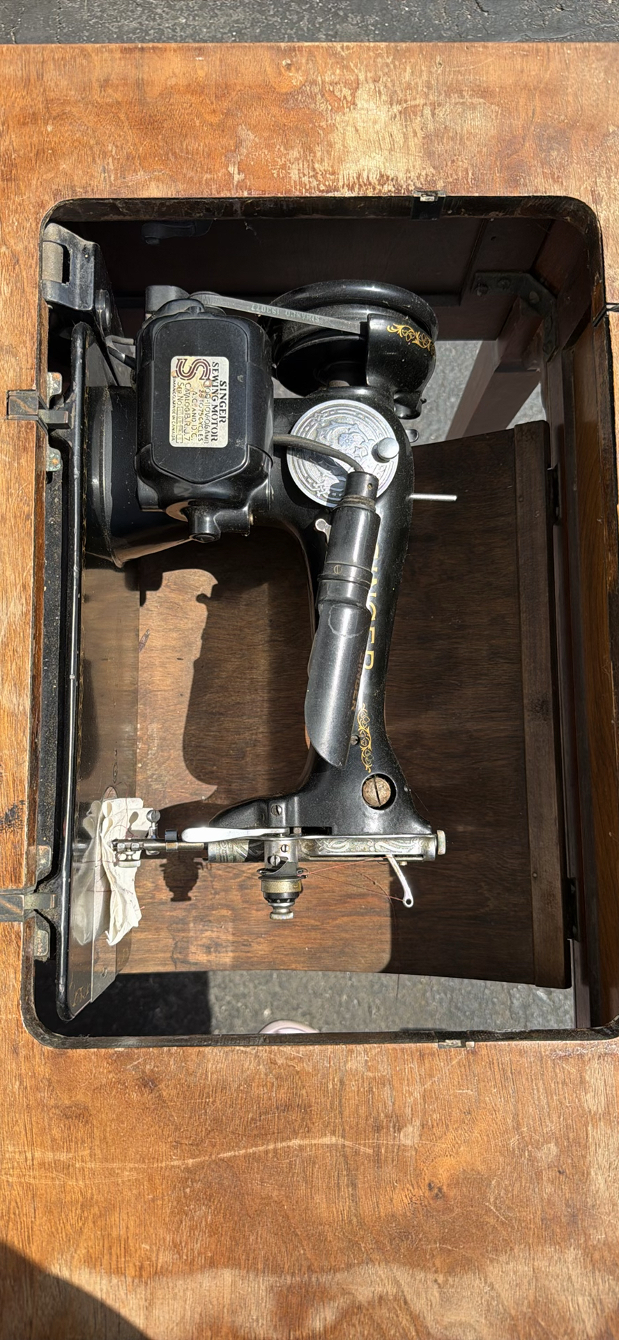 Vintage 1936 Singer 15-91 Sewing Machine Wooden Cabinet - image 17 of 37
