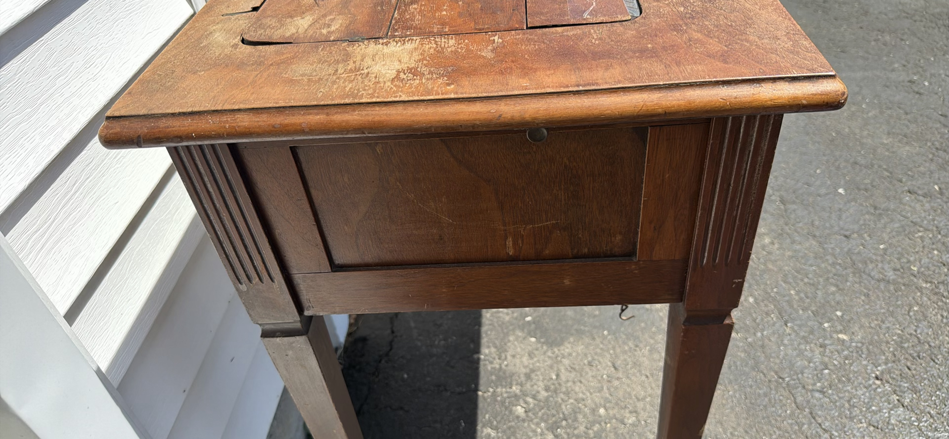 Vintage 1936 Singer 15-91 Sewing Machine Wooden Cabinet - image 12 of 37