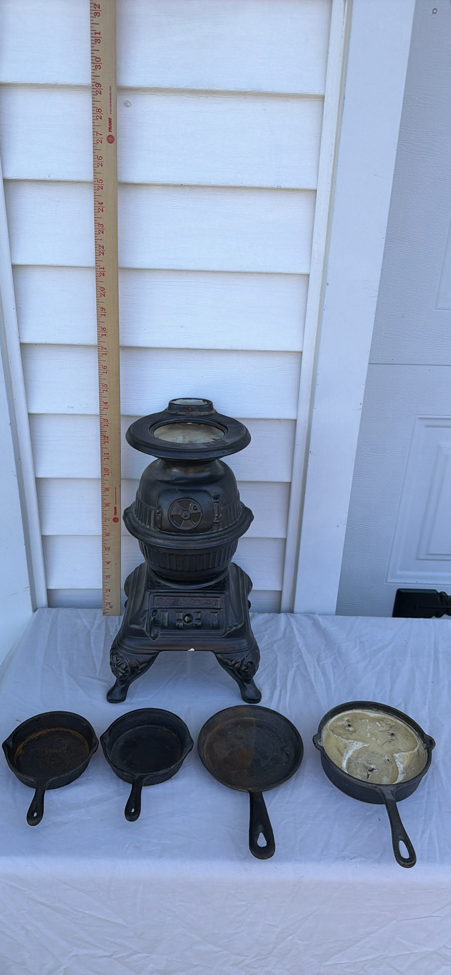 Vintage Arnel’s Pottery Comfort Potbelly Stove with Four Cast Iron Skillets - image 2 of 12
