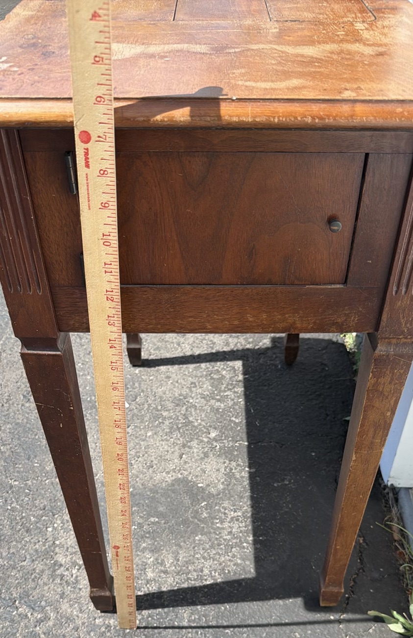 Vintage 1936 Singer 15-91 Sewing Machine Wooden Cabinet - image 9 of 37