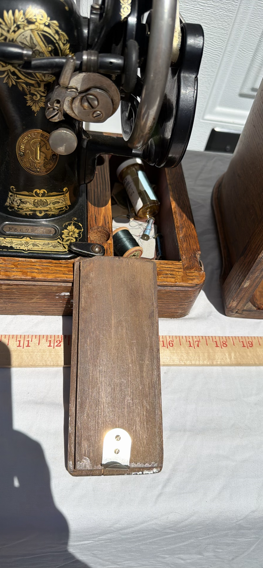 Antique Singer Sewing Machine with Bentwood Case - image 20 of 27