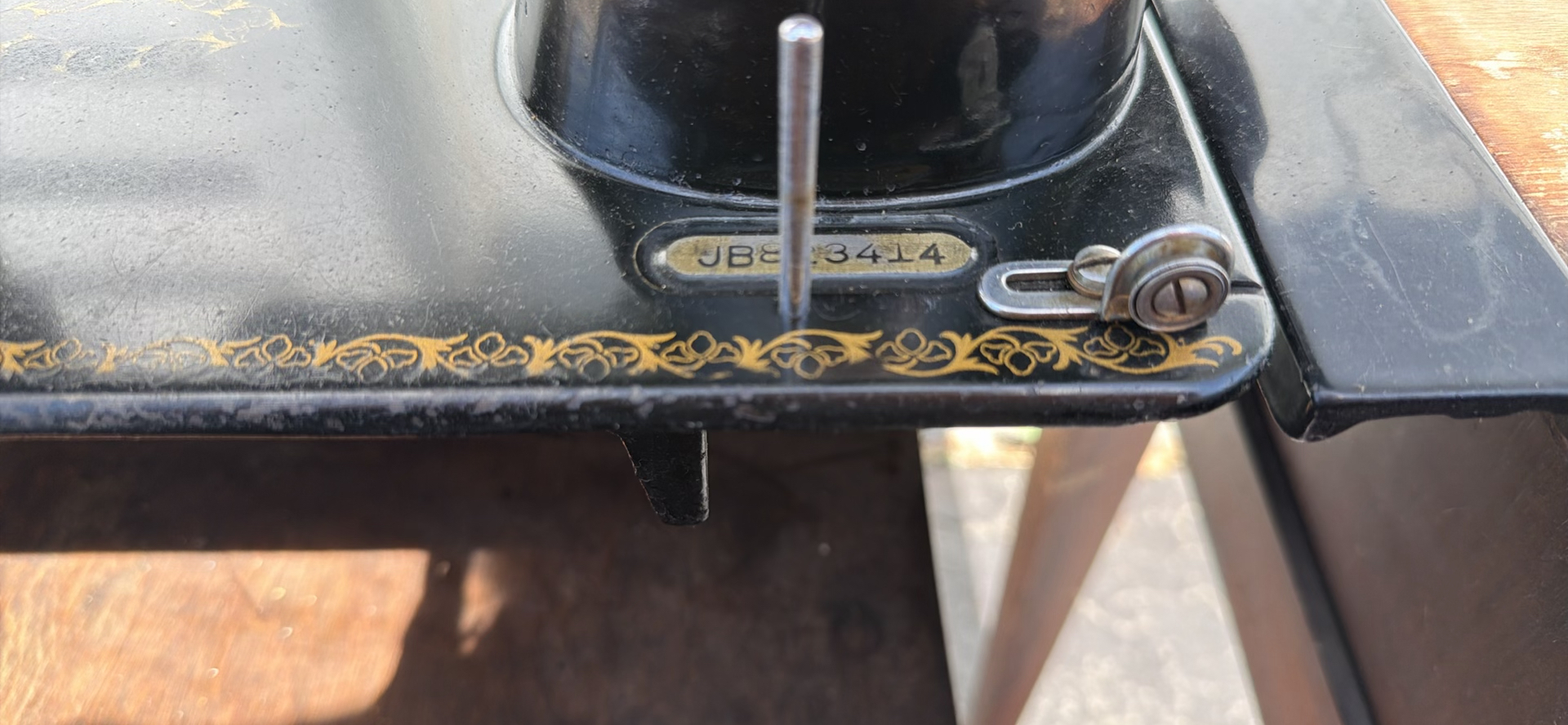 Vintage 1936 Singer 15-91 Sewing Machine Wooden Cabinet - image 8 of 37