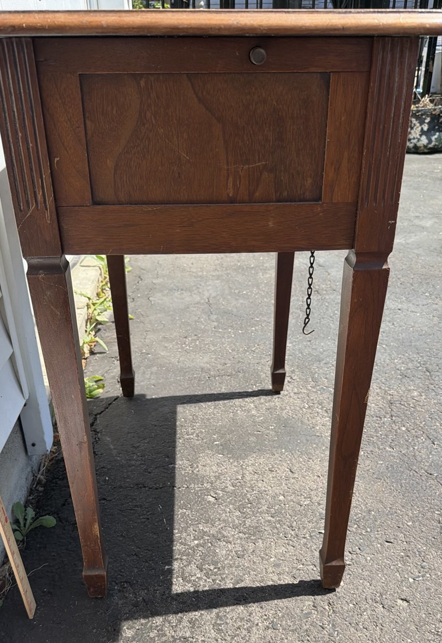 Vintage 1936 Singer 15-91 Sewing Machine Wooden Cabinet - image 4 of 37