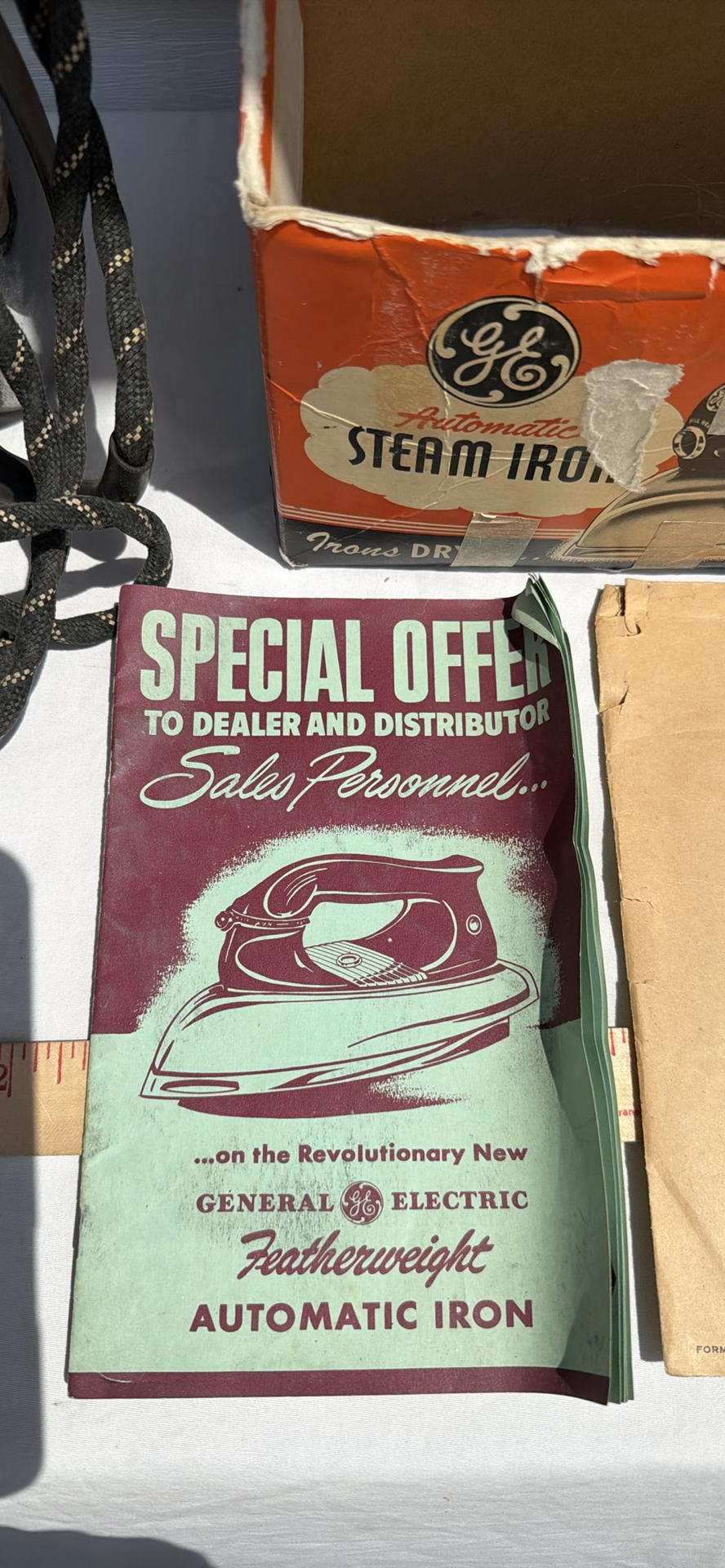 Vintage General Electric Automatic Steam Iron Model F90 Box - image 10 of 20