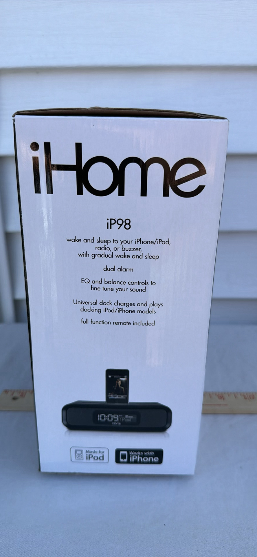 iHome iP98 iPhone and iPod Alarm Clock Dock - image 6 of 14