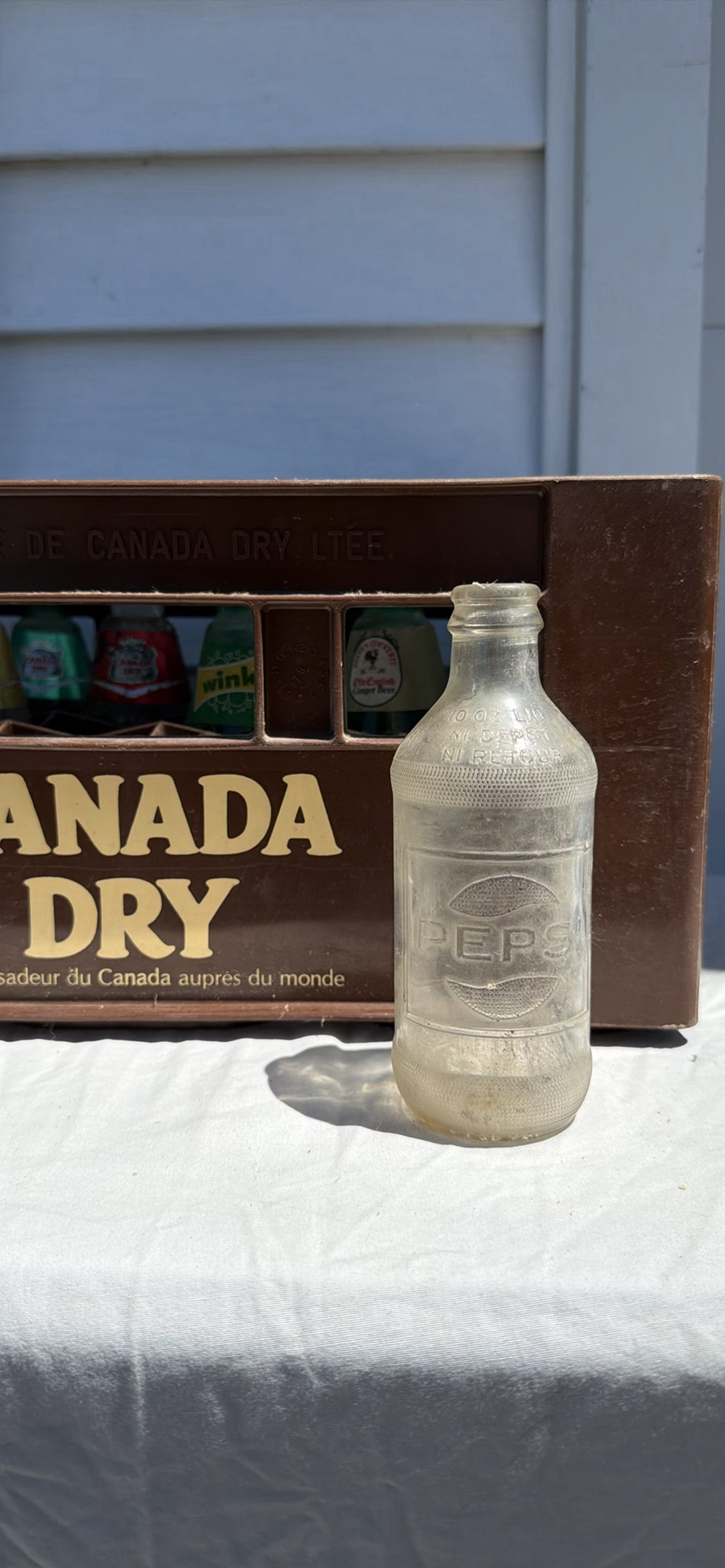 Vintage Canada Dry Beverage Crate with OLD Glass Soda Bottles - image 17 of 22