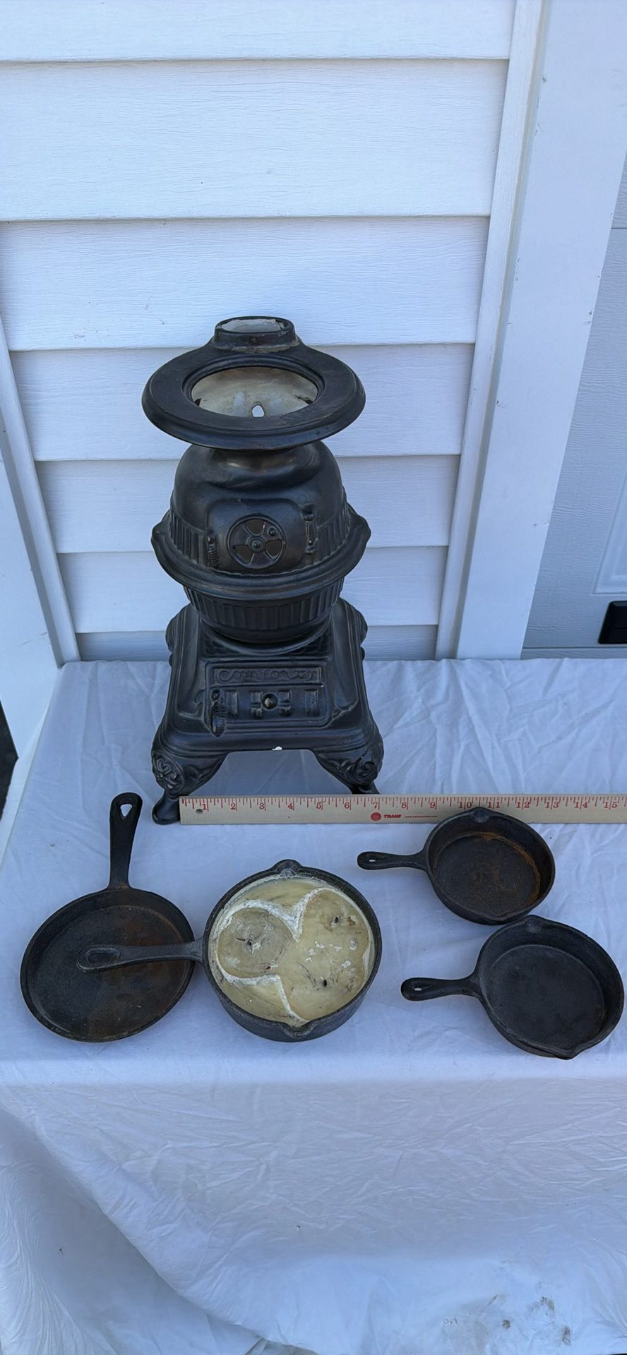 Vintage Arnel’s Pottery Comfort Potbelly Stove with Four Cast Iron Skillets - image 11 of 12