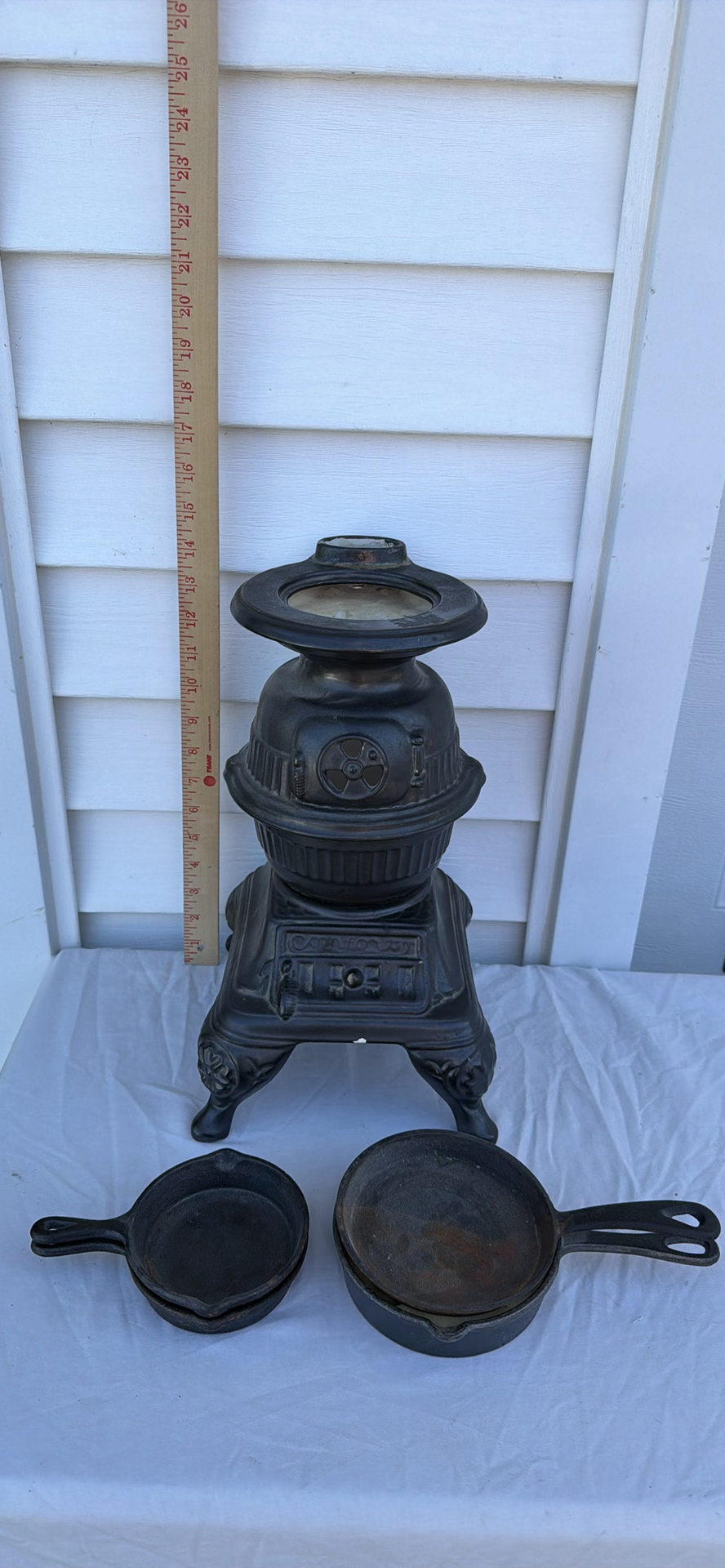 Vintage Arnel’s Pottery Comfort Potbelly Stove with Four Cast Iron Skillets - image 1 of 12