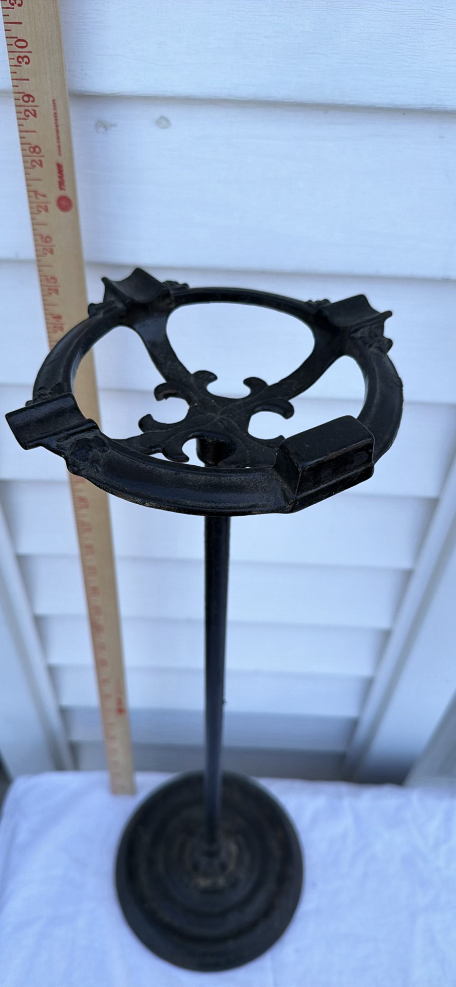Cast Iron Pedestal Stand with Circular Top - image 1 of 3