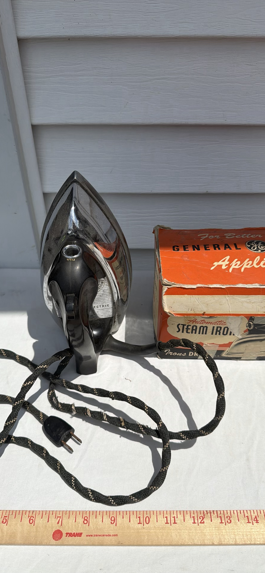 Vintage General Electric Automatic Steam Iron Model F90 Box - image 2 of 20