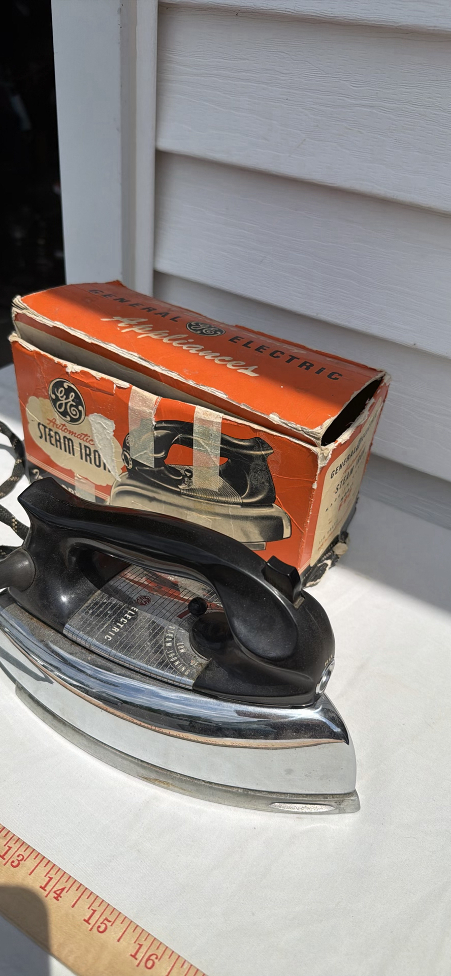 Vintage General Electric Automatic Steam Iron Model F90 Box - image 7 of 20