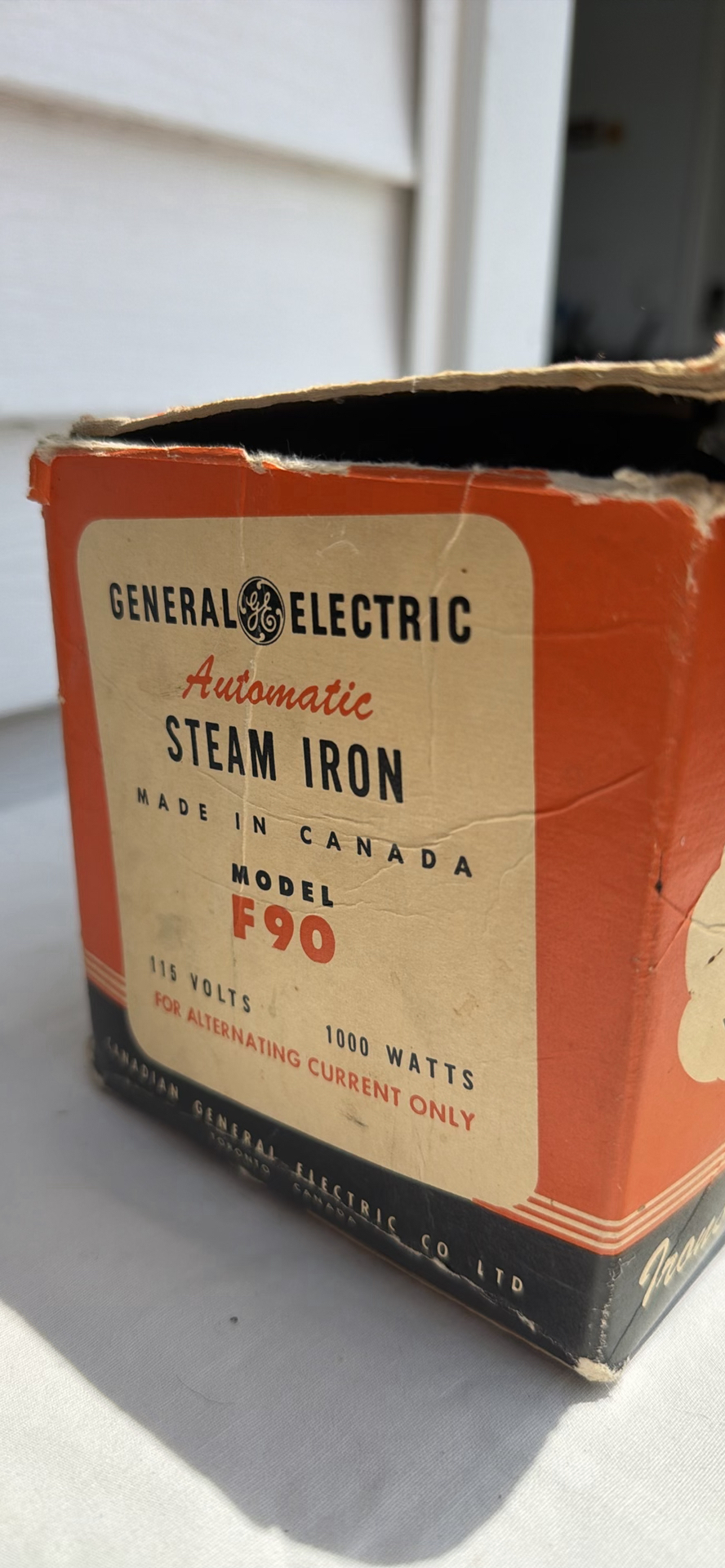 Vintage General Electric Automatic Steam Iron Model F90 Box - image 4 of 20