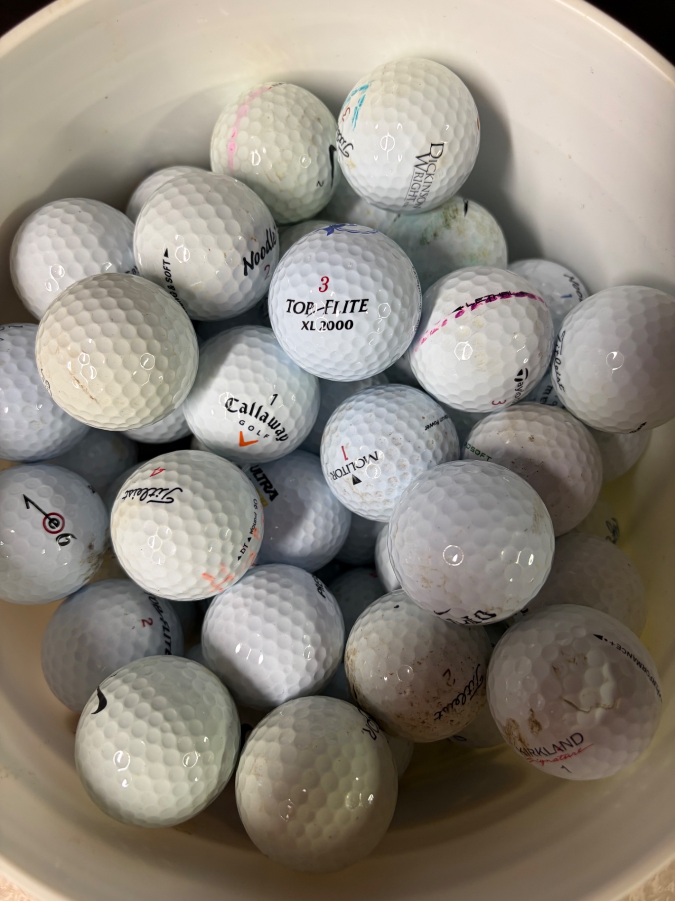 Bucket of 100 used Golf Balls - image 2 of 2