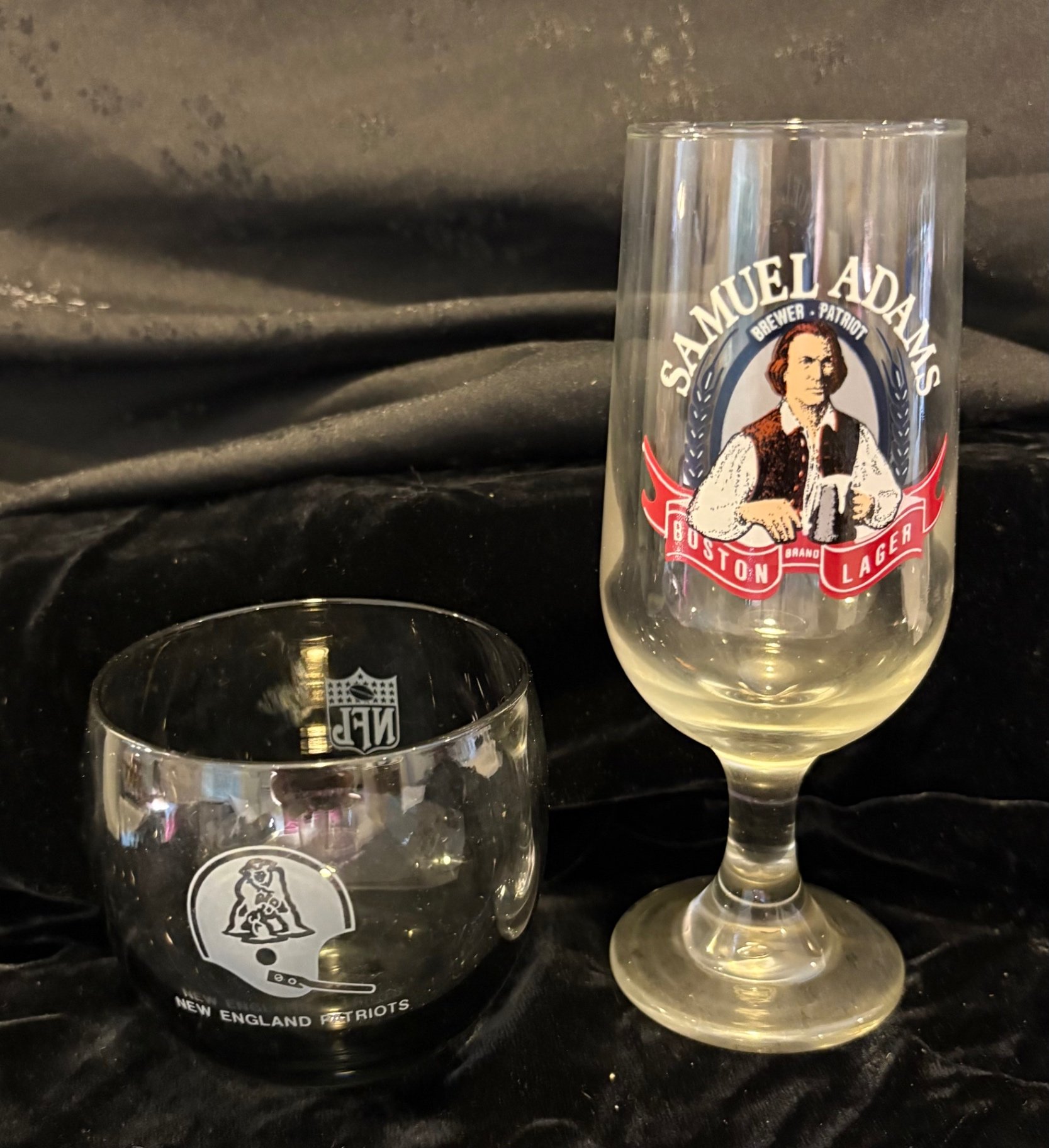 Vintage Cocktail Shaker and Logo Bar Glasses  - image 9 of 18