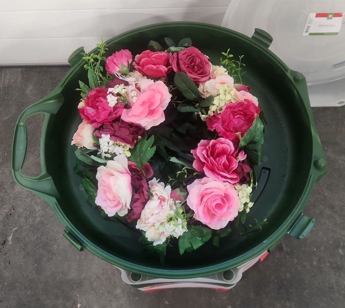Wreath & Wreath Box Lot - image 4 of 8