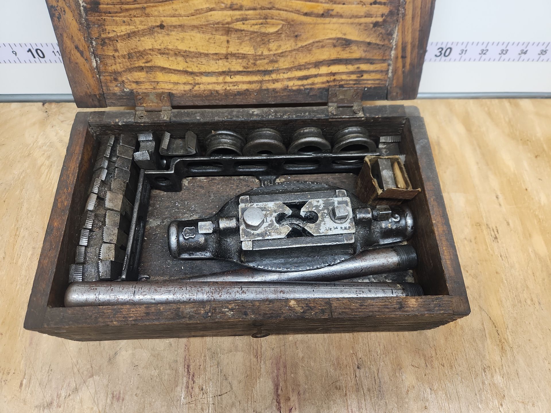 Vintage Armstrong Bridgeport Pipe Threader Set - image 2 of 12