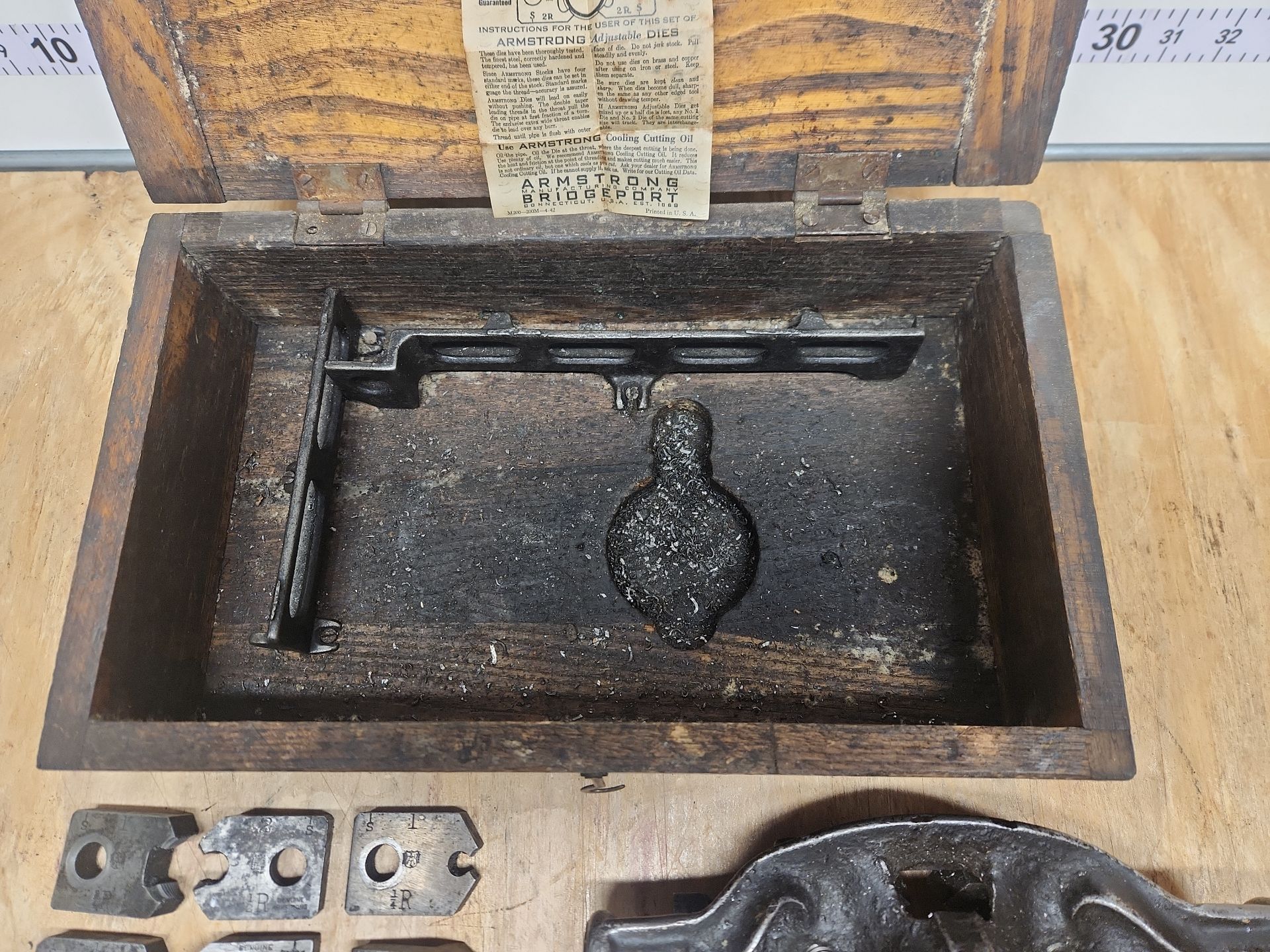 Vintage Armstrong Bridgeport Pipe Threader Set - image 9 of 12