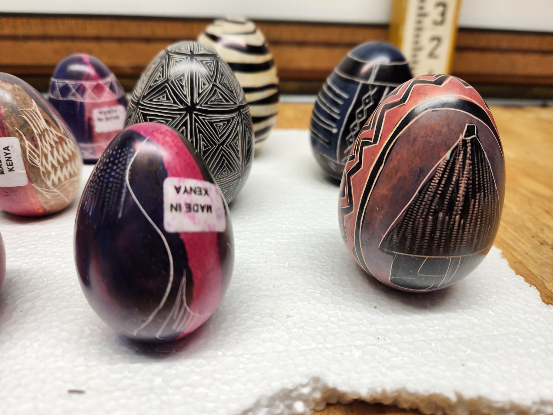 Kenyan Kisii etched & painted stone eggs - image 3 of 8