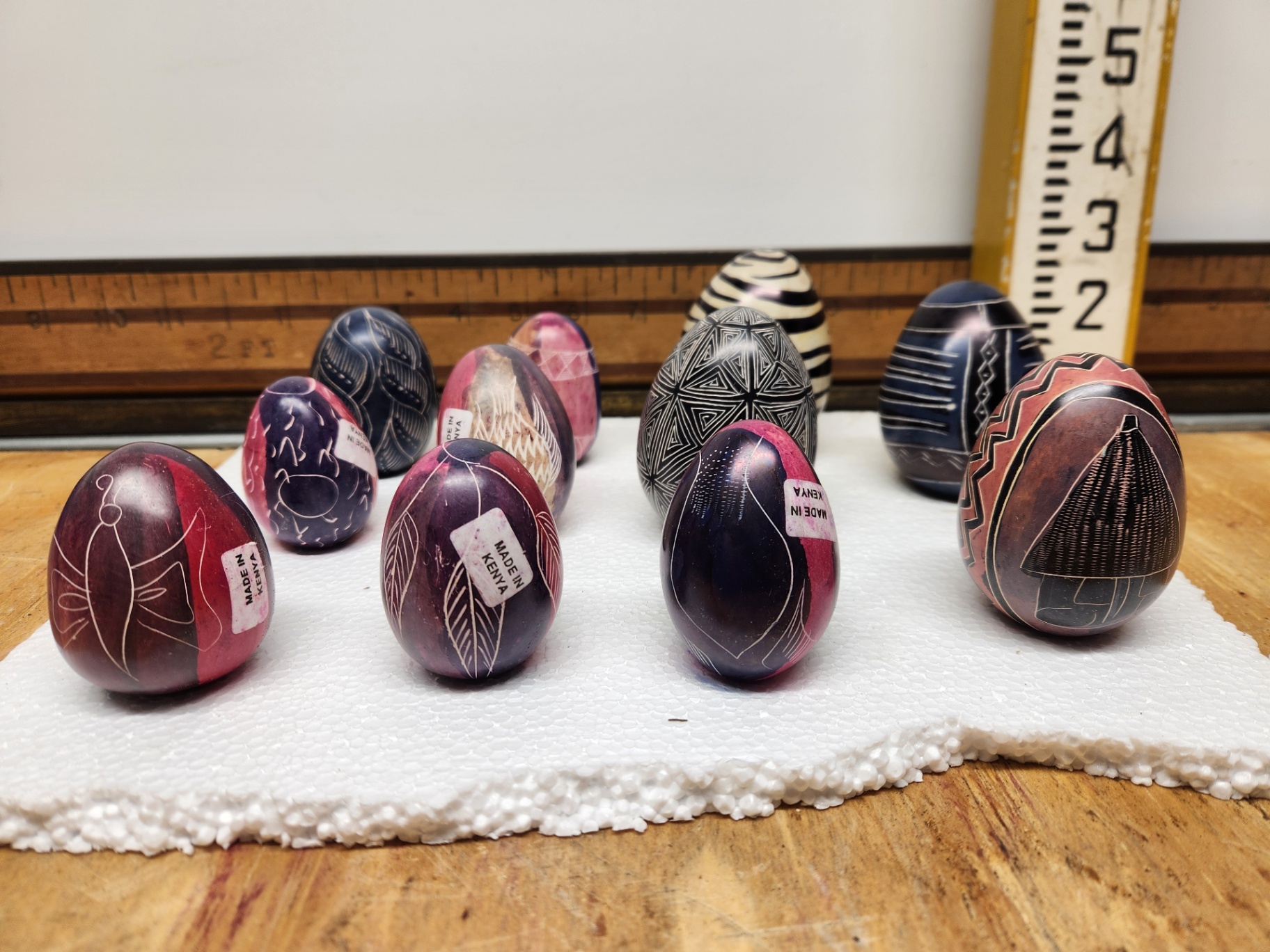 Kenyan Kisii etched & painted stone eggs - image 8 of 8