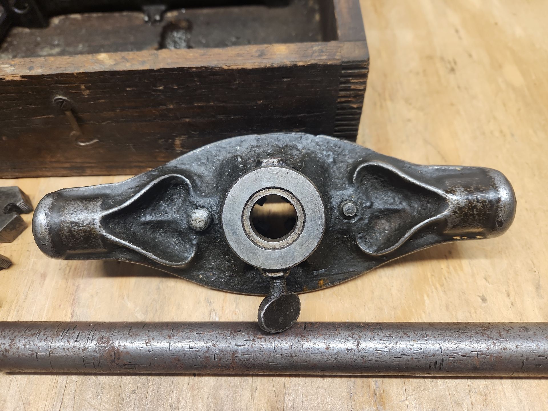 Vintage Armstrong Bridgeport Pipe Threader Set - image 8 of 12