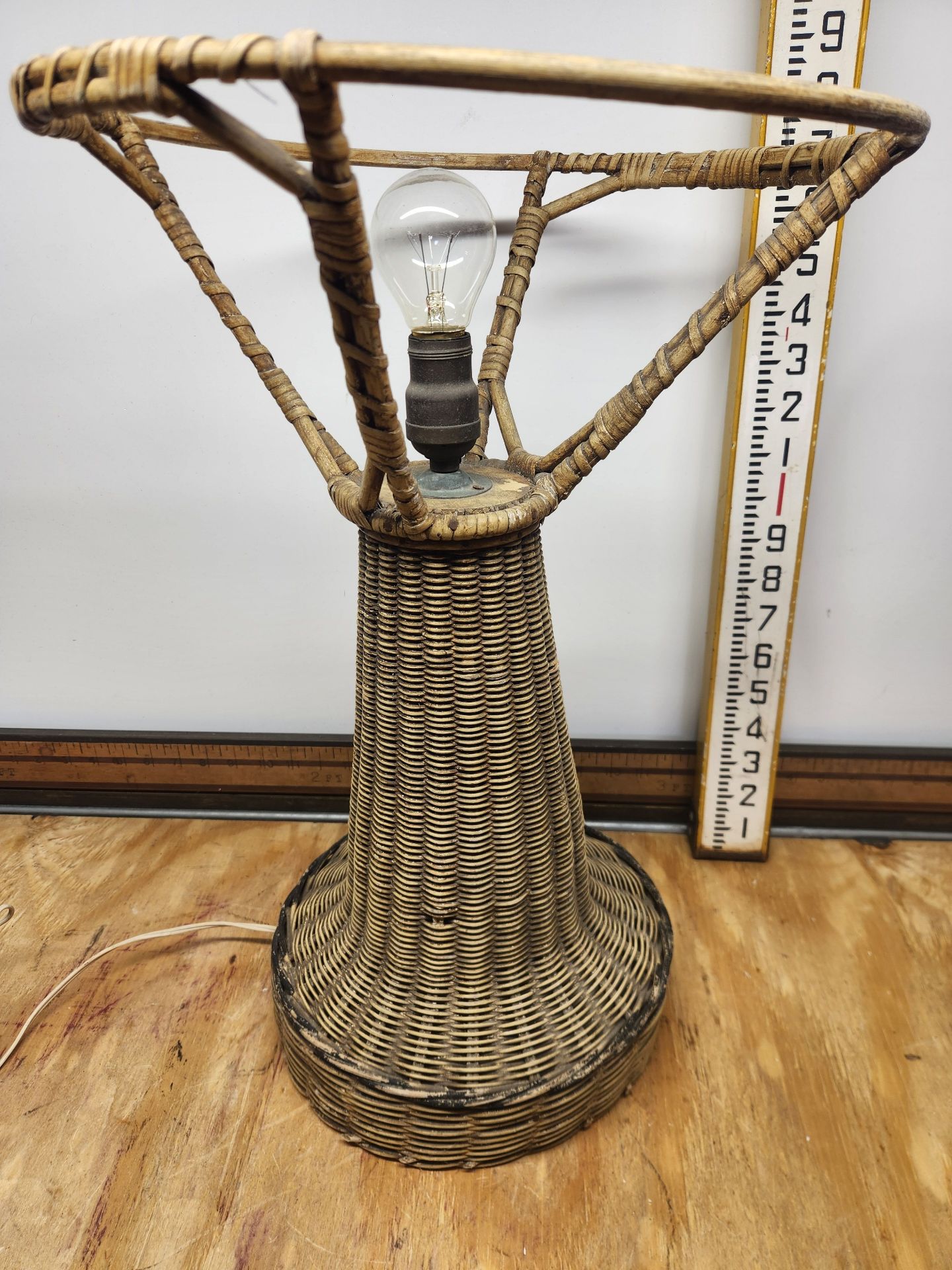 Wicker Lamp - image 6 of 10