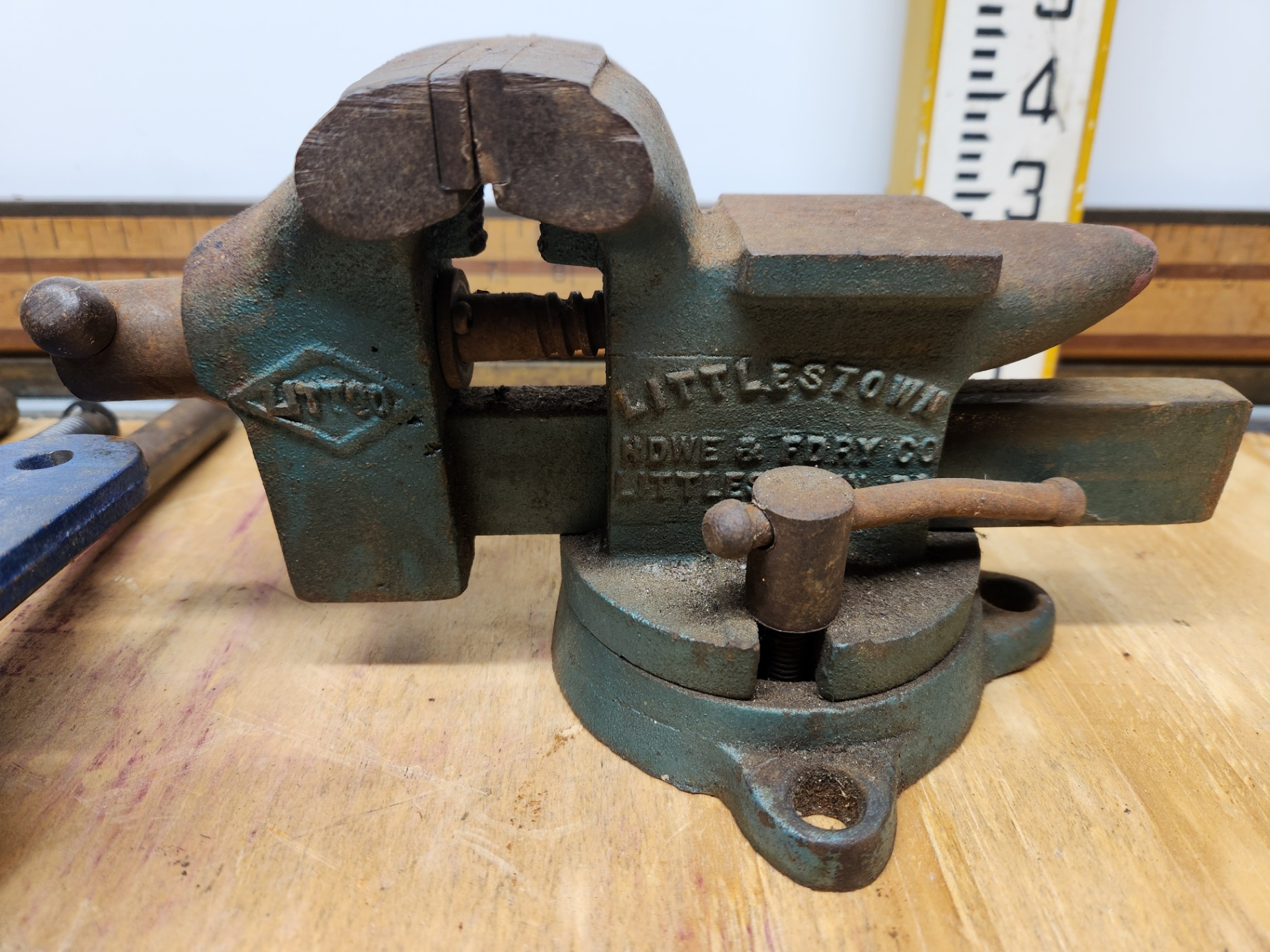 Vise Lot - image 2 of 11