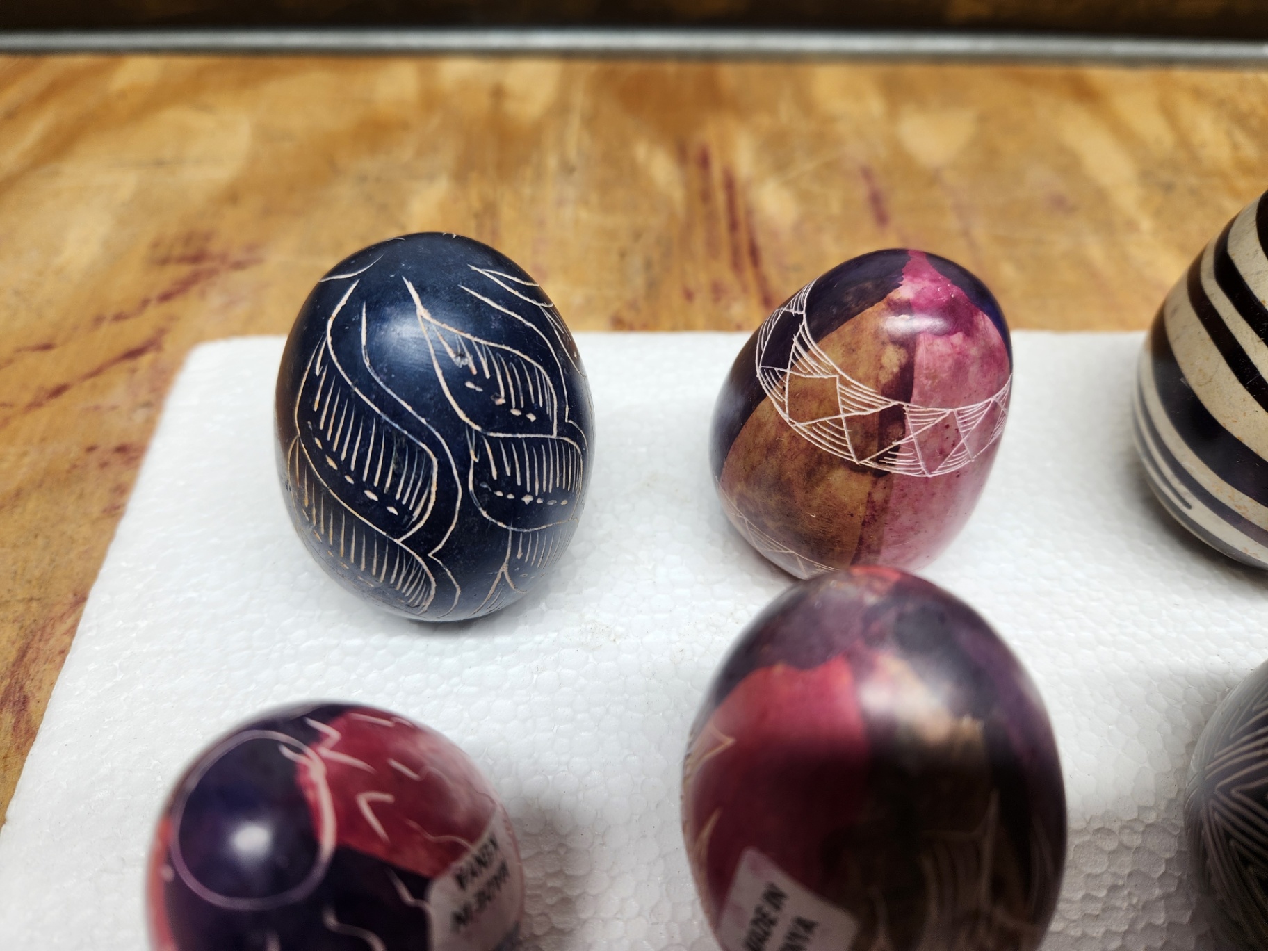 Kenyan Kisii etched & painted stone eggs - image 7 of 8