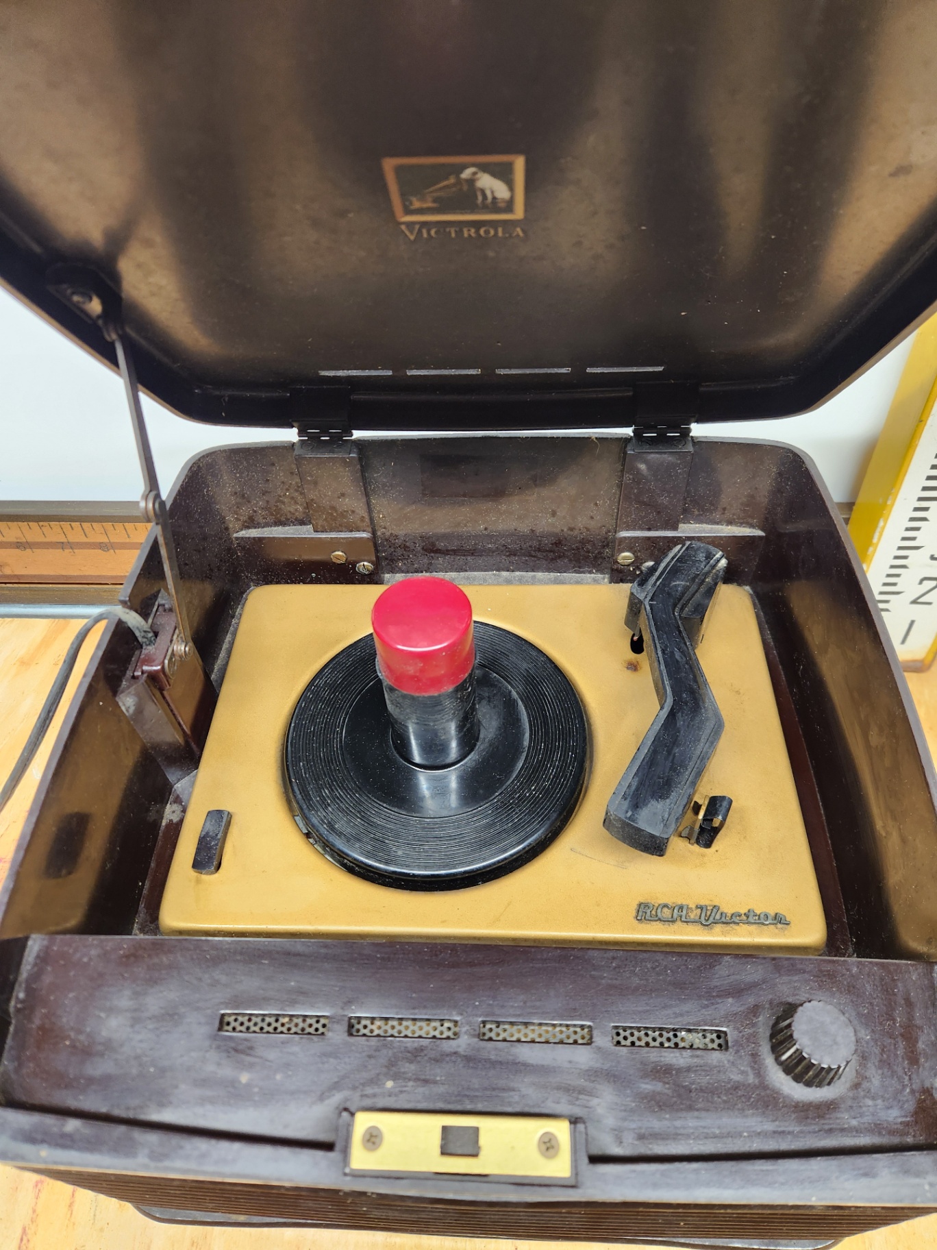 Vintage RCA Victor Victrola 45 Record Player Phonograph 45-EY-3 Bakelite  - image 2 of 10