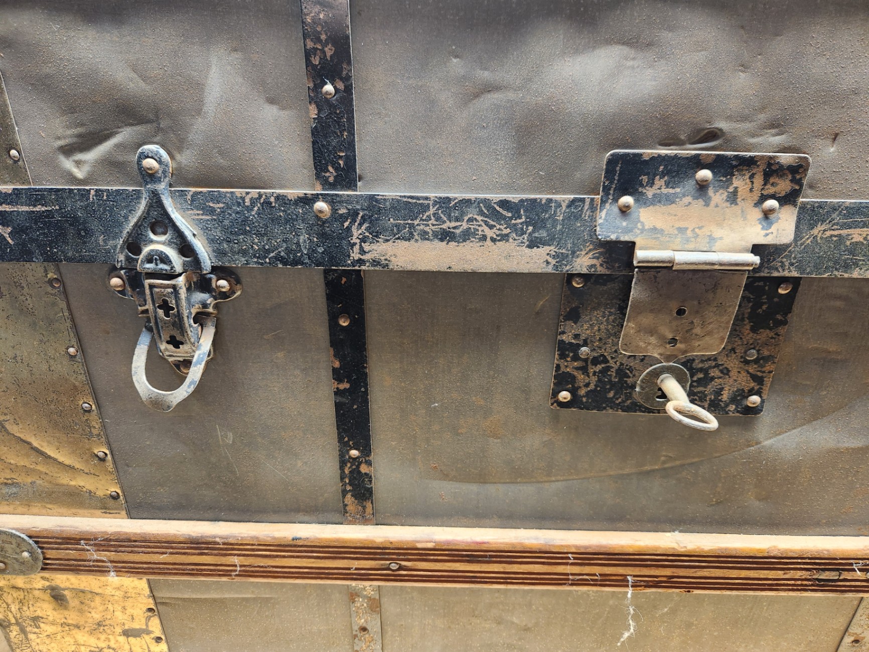 Vintage Dome Top Steamer Trunk - image 3 of 10