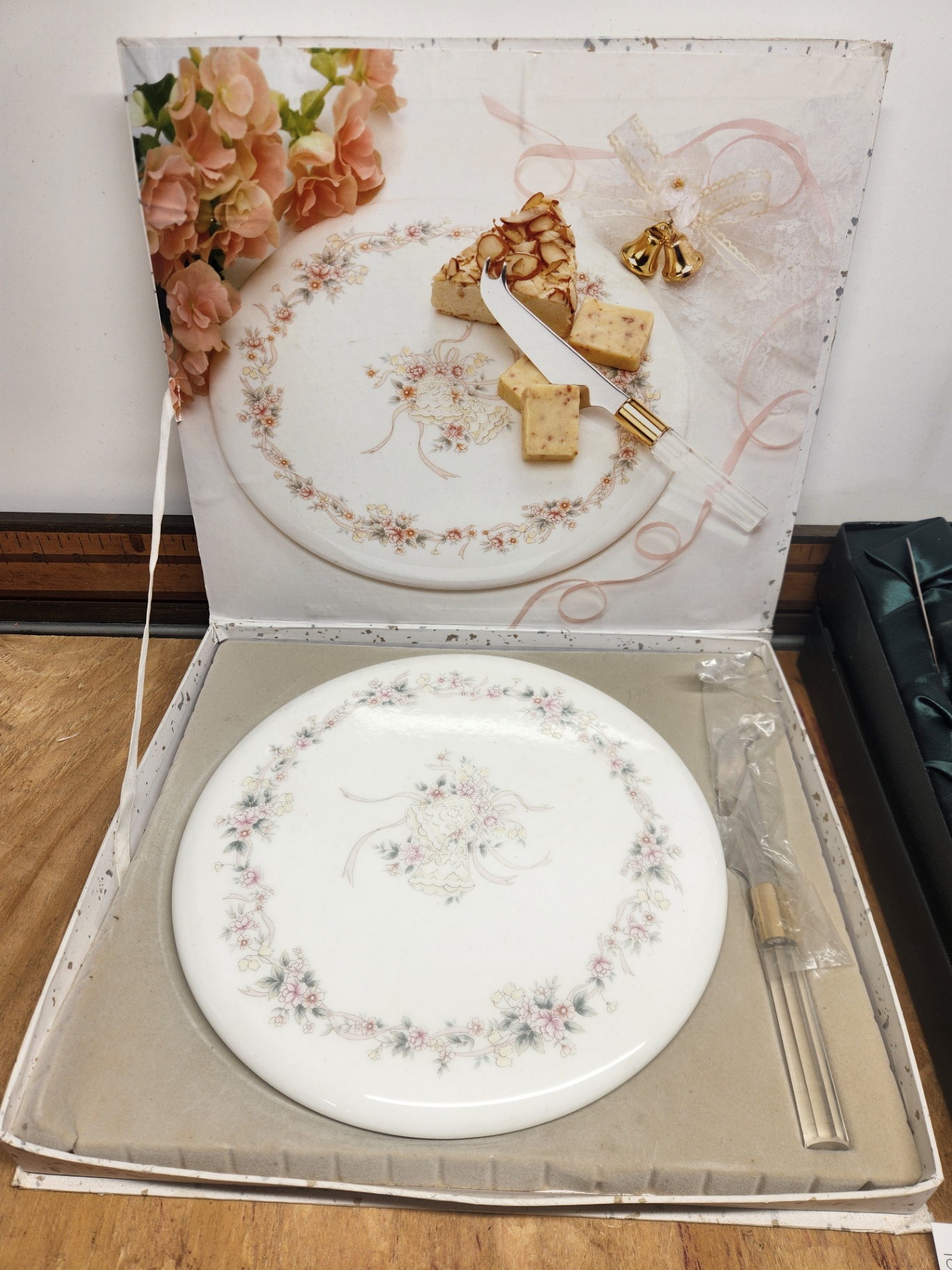 Glass/China Lot - image 3 of 11