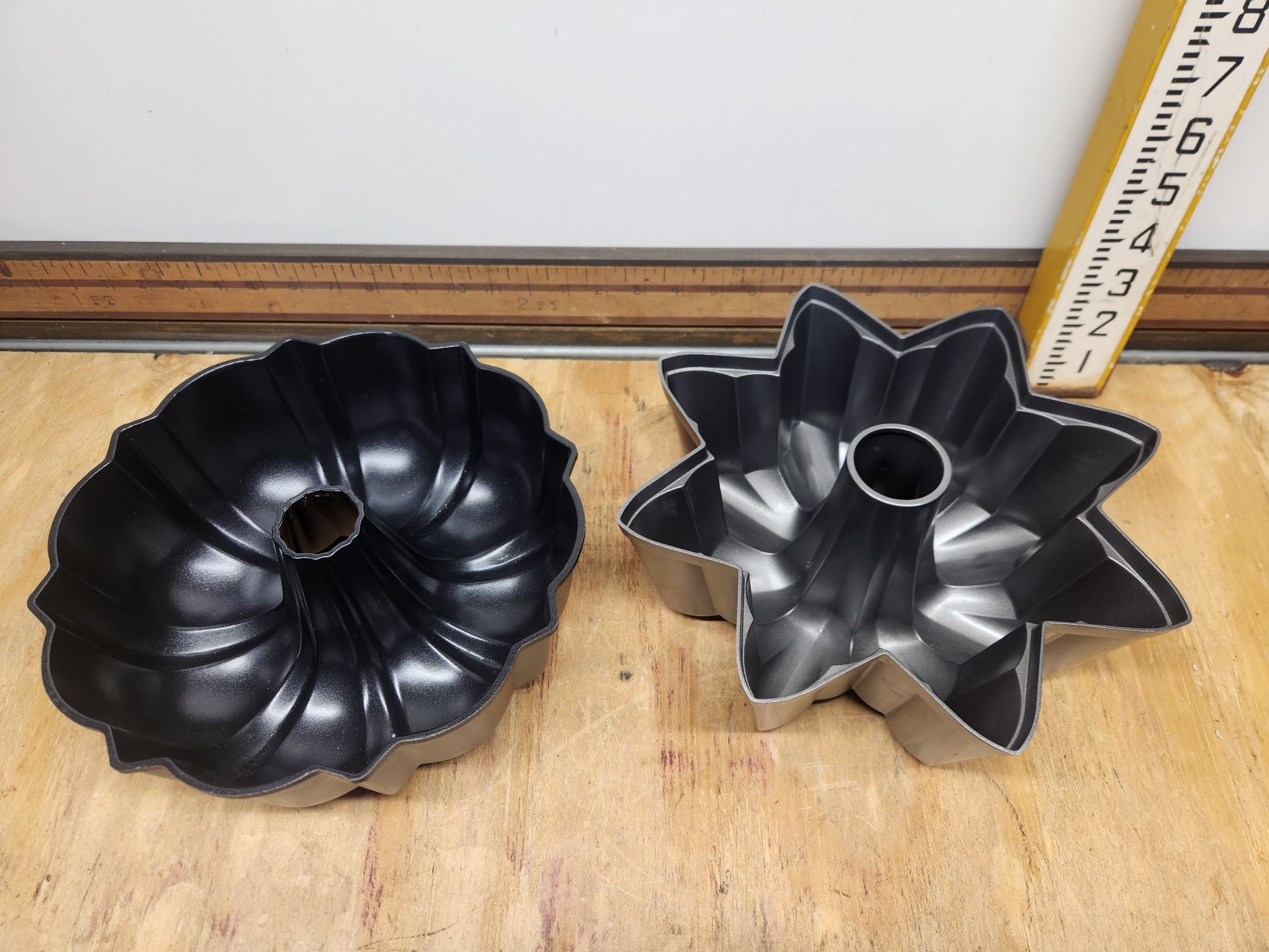 Bundt Pans - image 1 of 7