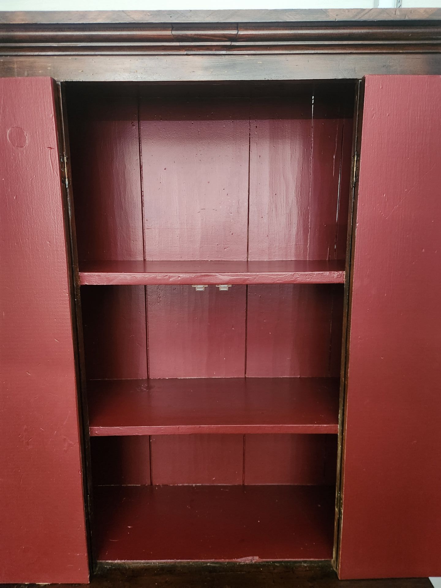 Early Step Back Hutch - image 6 of 12