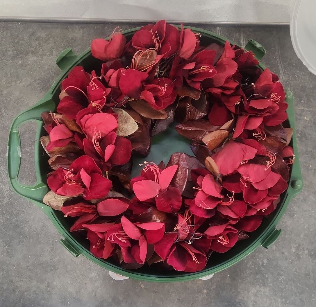 Wreath & Wreath Box Lot - image 6 of 8