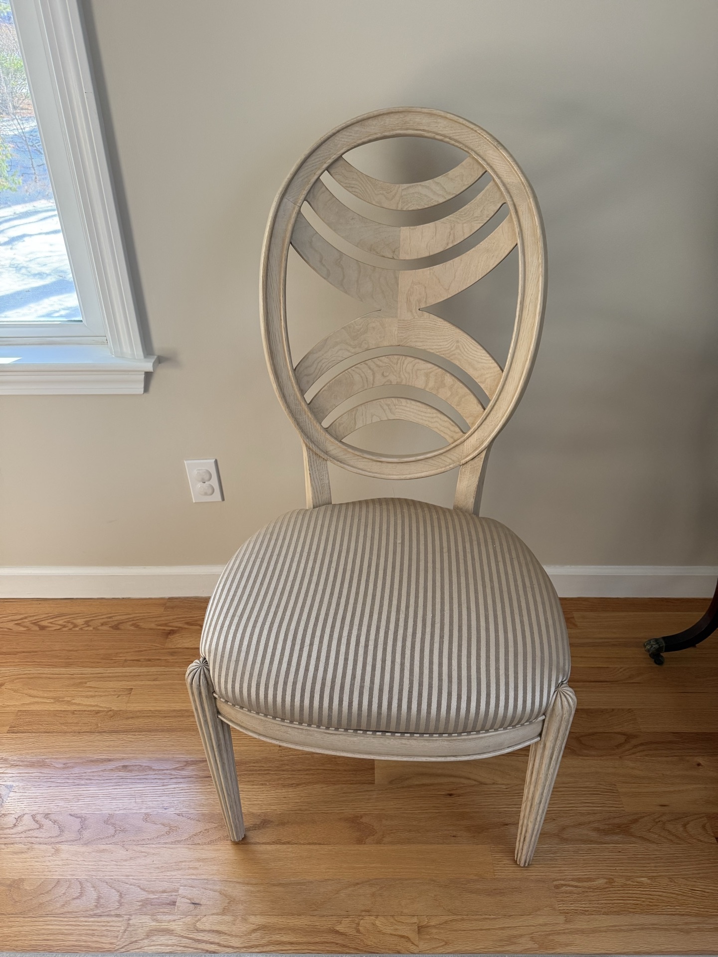 Oval dining table with pedestal base and 6 upholstered chairs - image 3 of 8