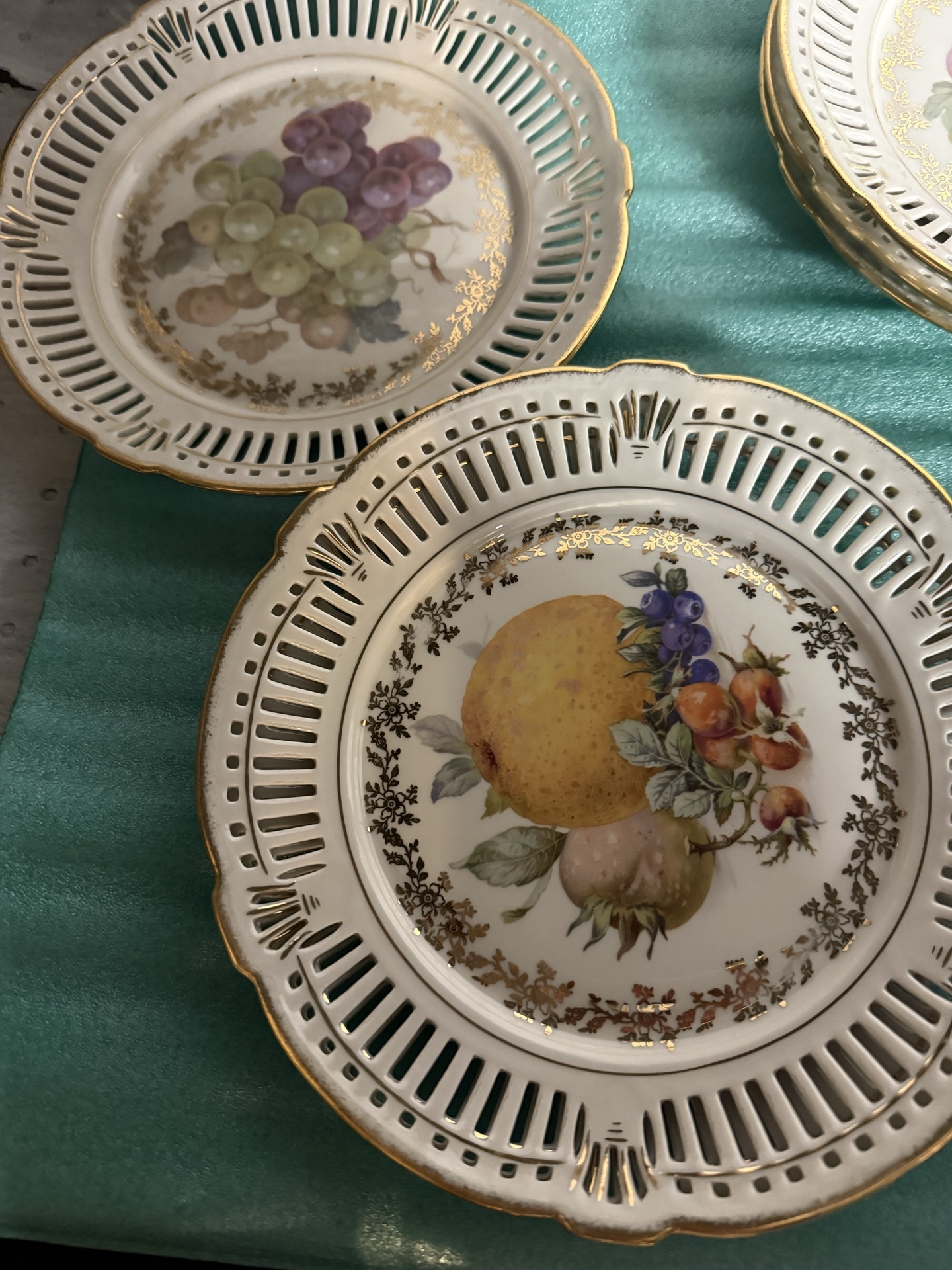 Schwarzenhammer Fruit-pattern porcelain plates with gold trim and perforated rims - image 4 of 8