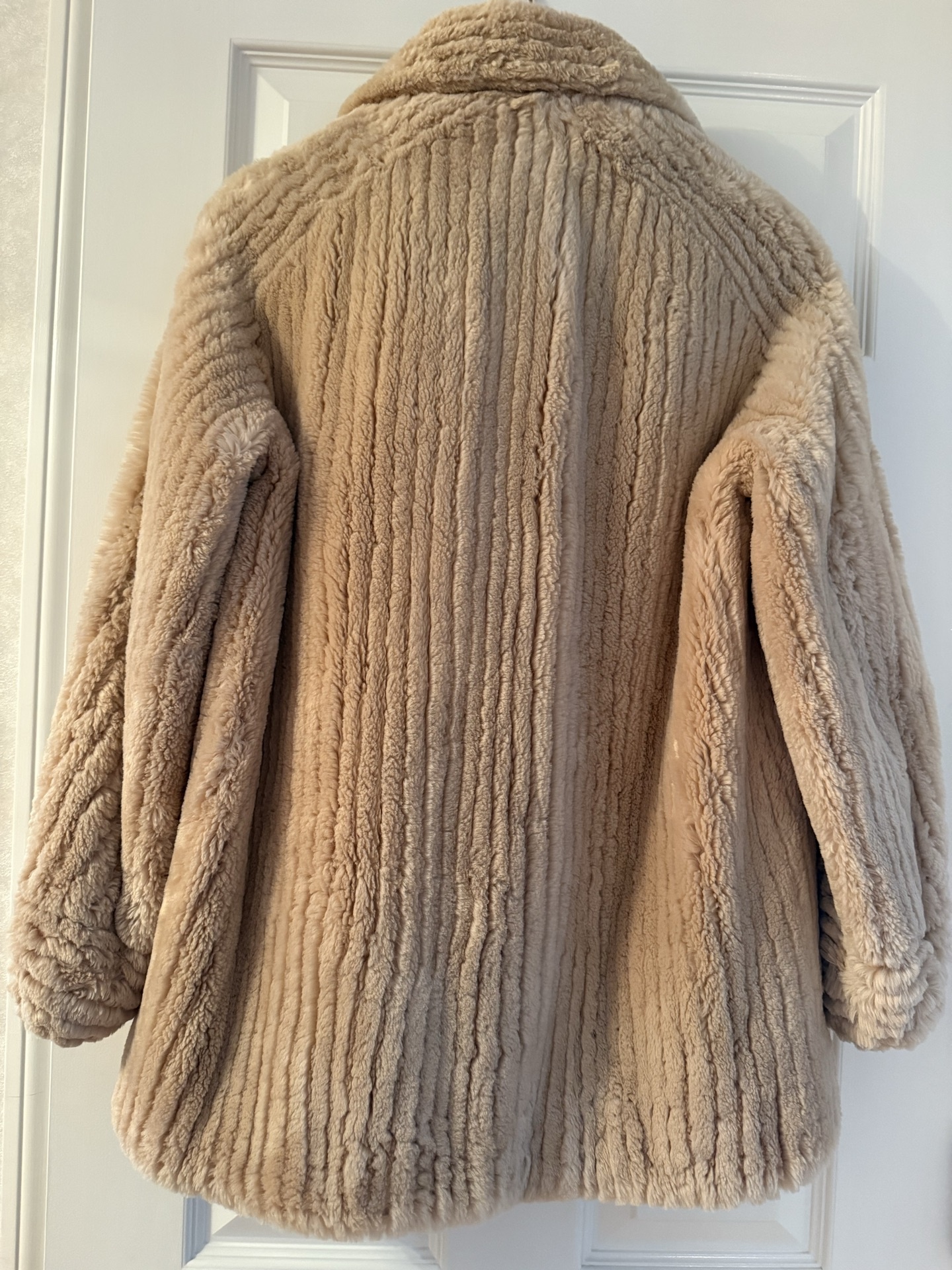 Anne Klein beige fur jacket from Diutshfur - image 5 of 6