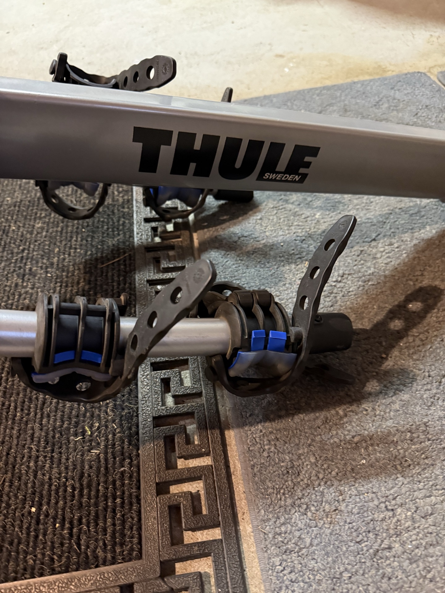 Thule Sweden bicycle carrier frame with pedal arms - image 2 of 3