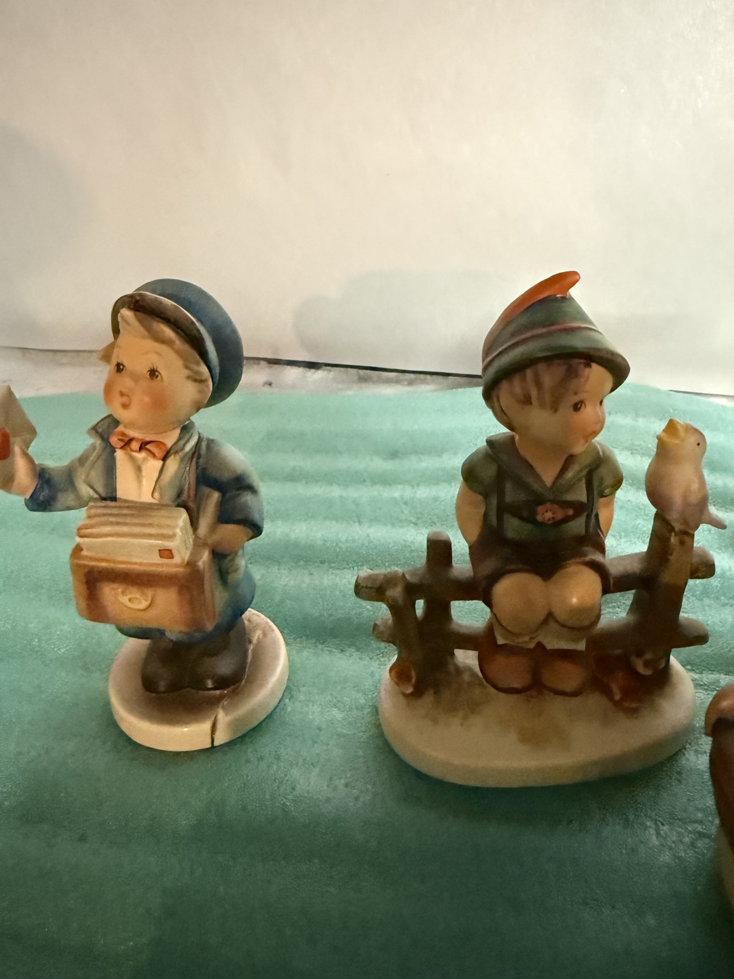 Assorted porcelain figurine set - image 3 of 8
