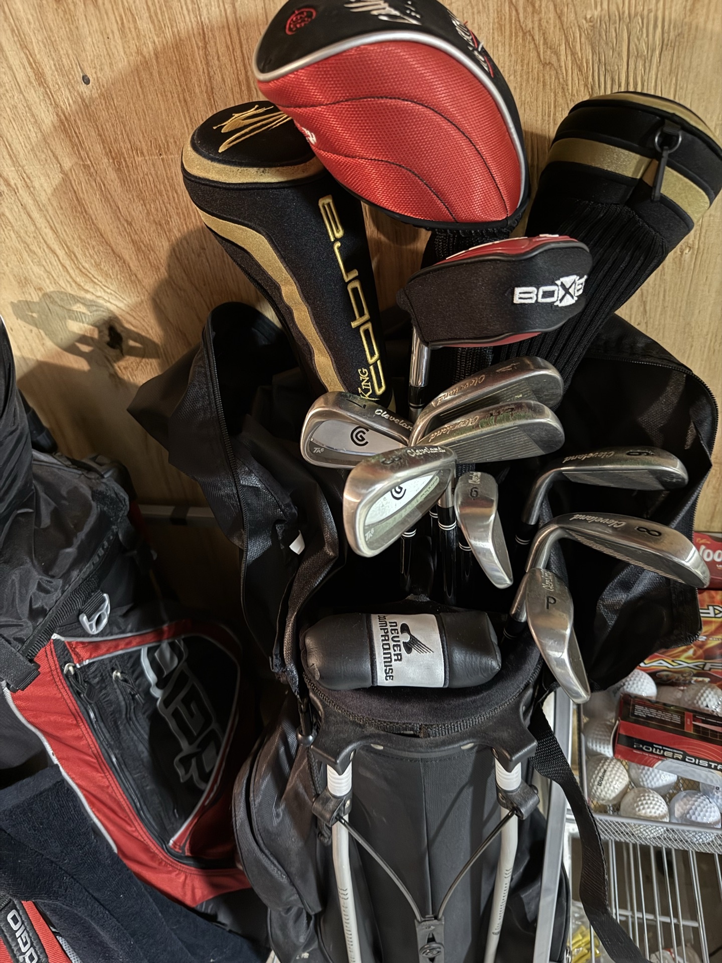 Golf bag with clubs and accessories - image 3 of 6