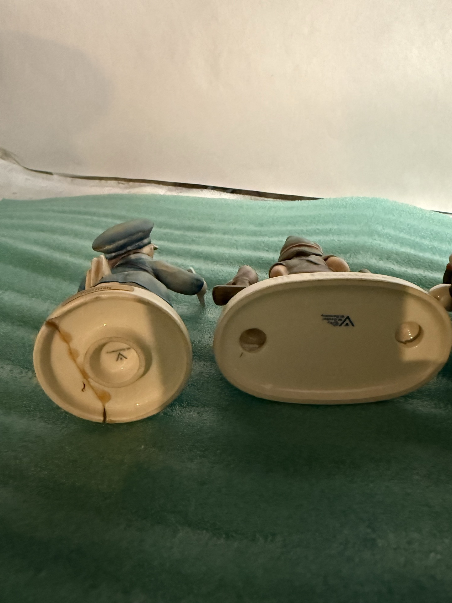 Assorted porcelain figurine set - image 6 of 8