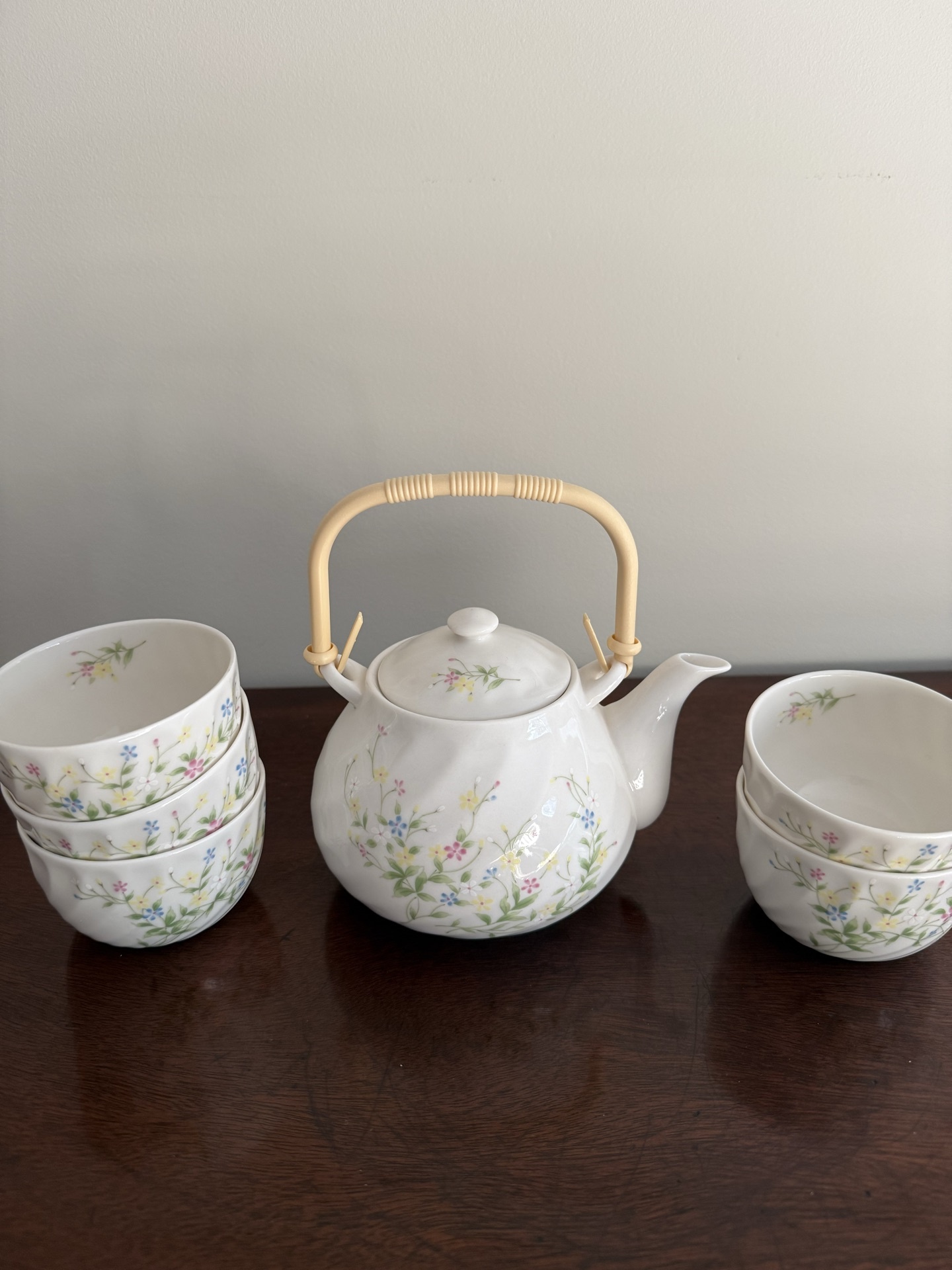 Japan porcelain tea set with teapot and five cups - image 1 of 4