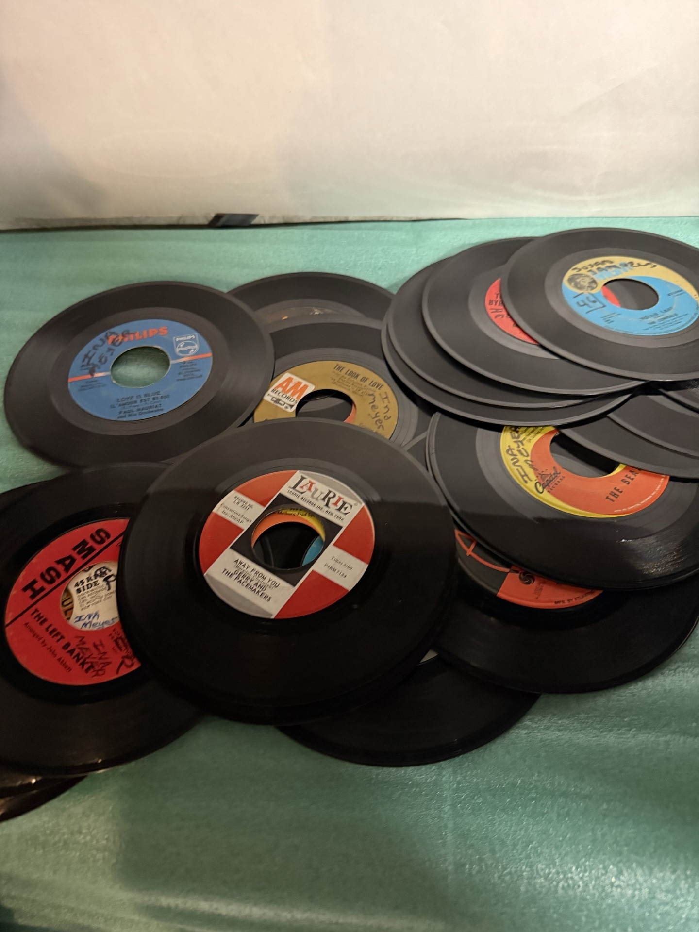 Collection of 7-inch vinyl singles (45 rpm) - image 1 of 8