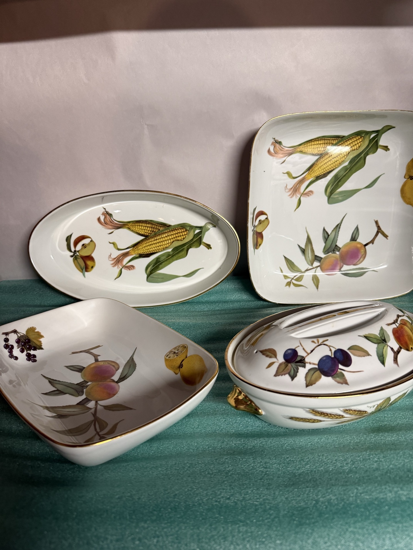 Royal Worcester Evesham porcelain tableware set - image 1 of 10