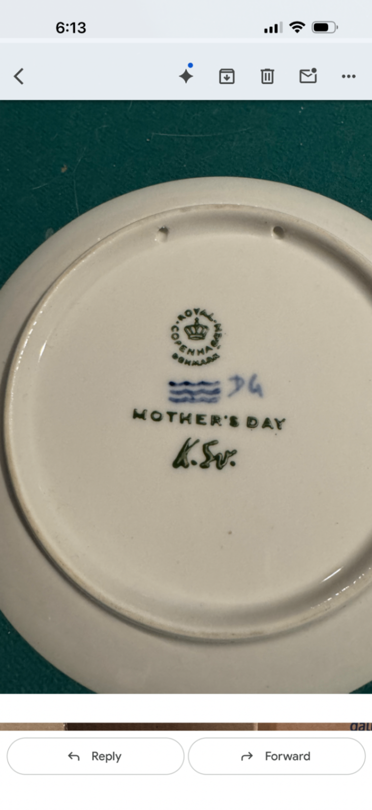 Blue-and-white porcelain bowl and Danish Mother's Day plate (Mors Dag 1972) - image 4 of 6