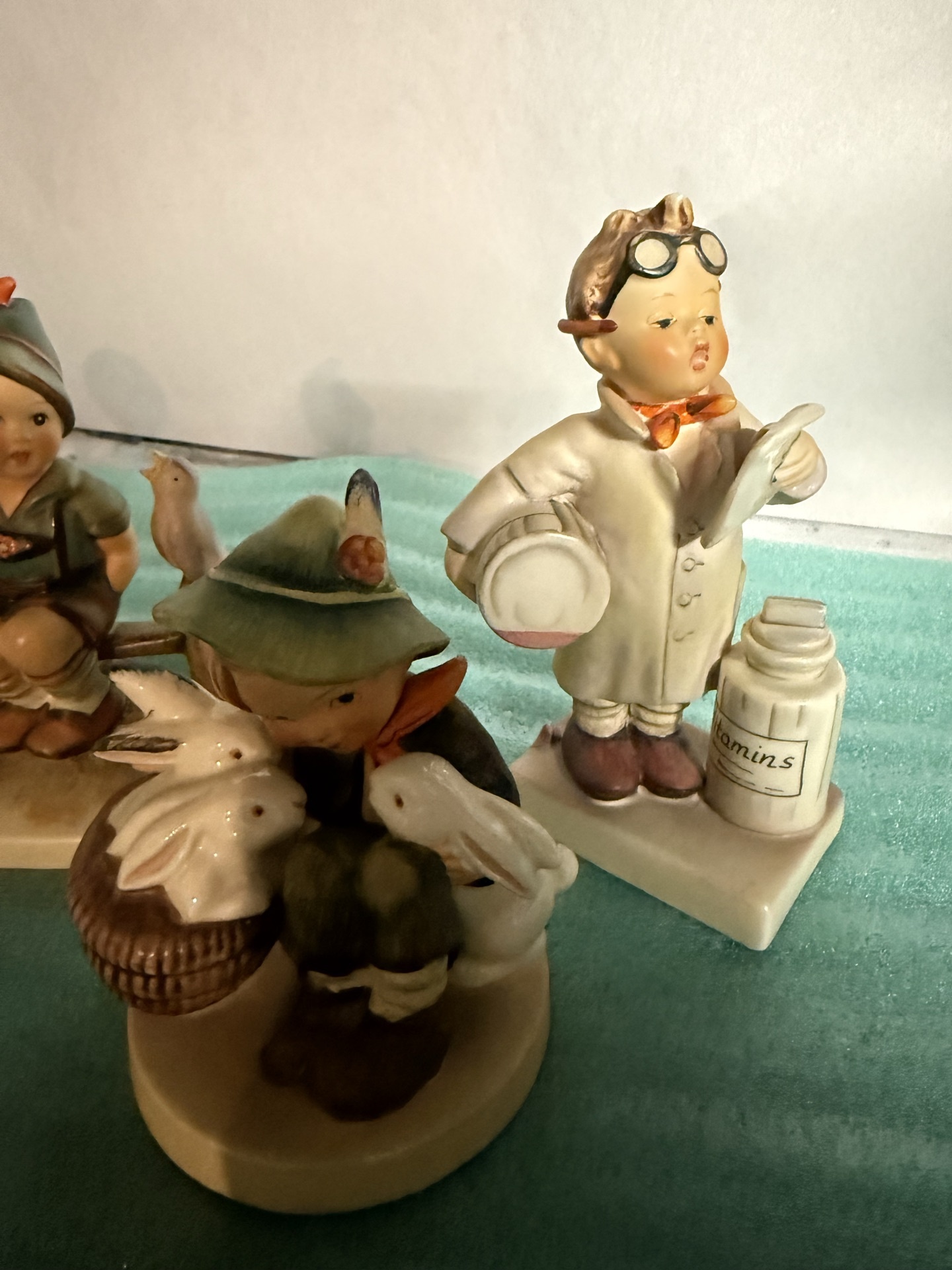 Assorted porcelain figurine set - image 2 of 8