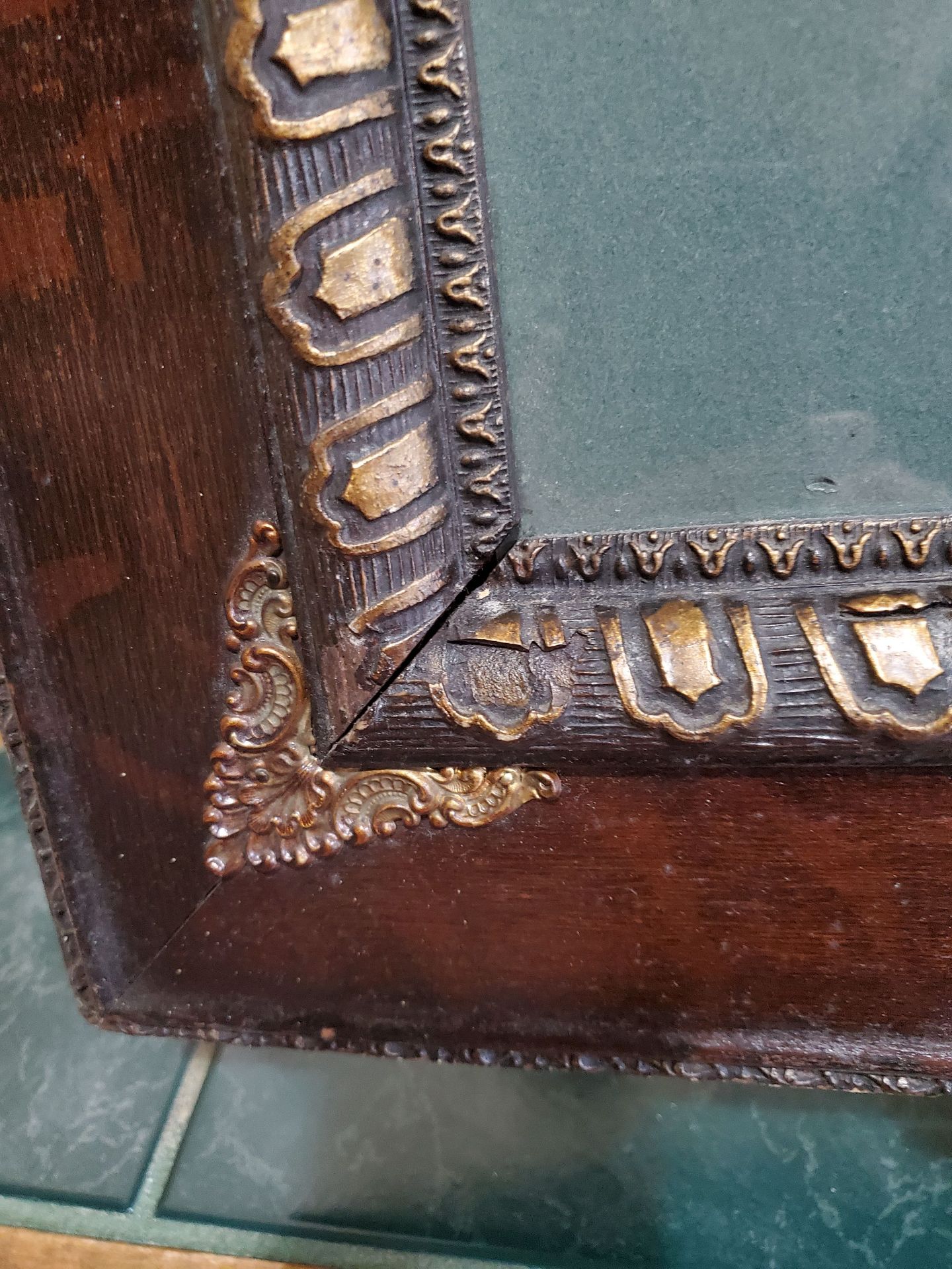 Antique Picture Frame With Instant Family History - image 6 of 11
