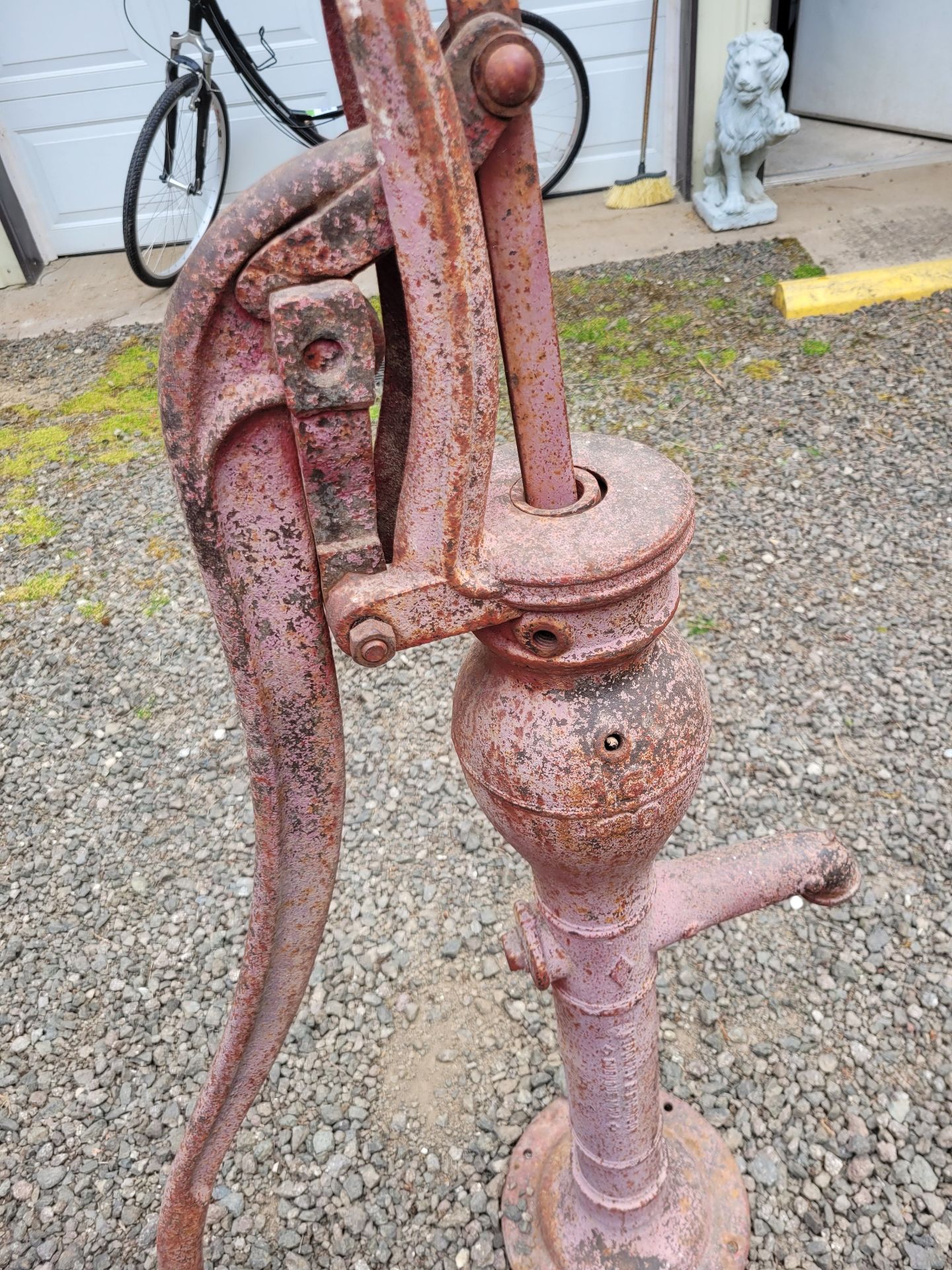 Antique Water Pump - image 6 of 7