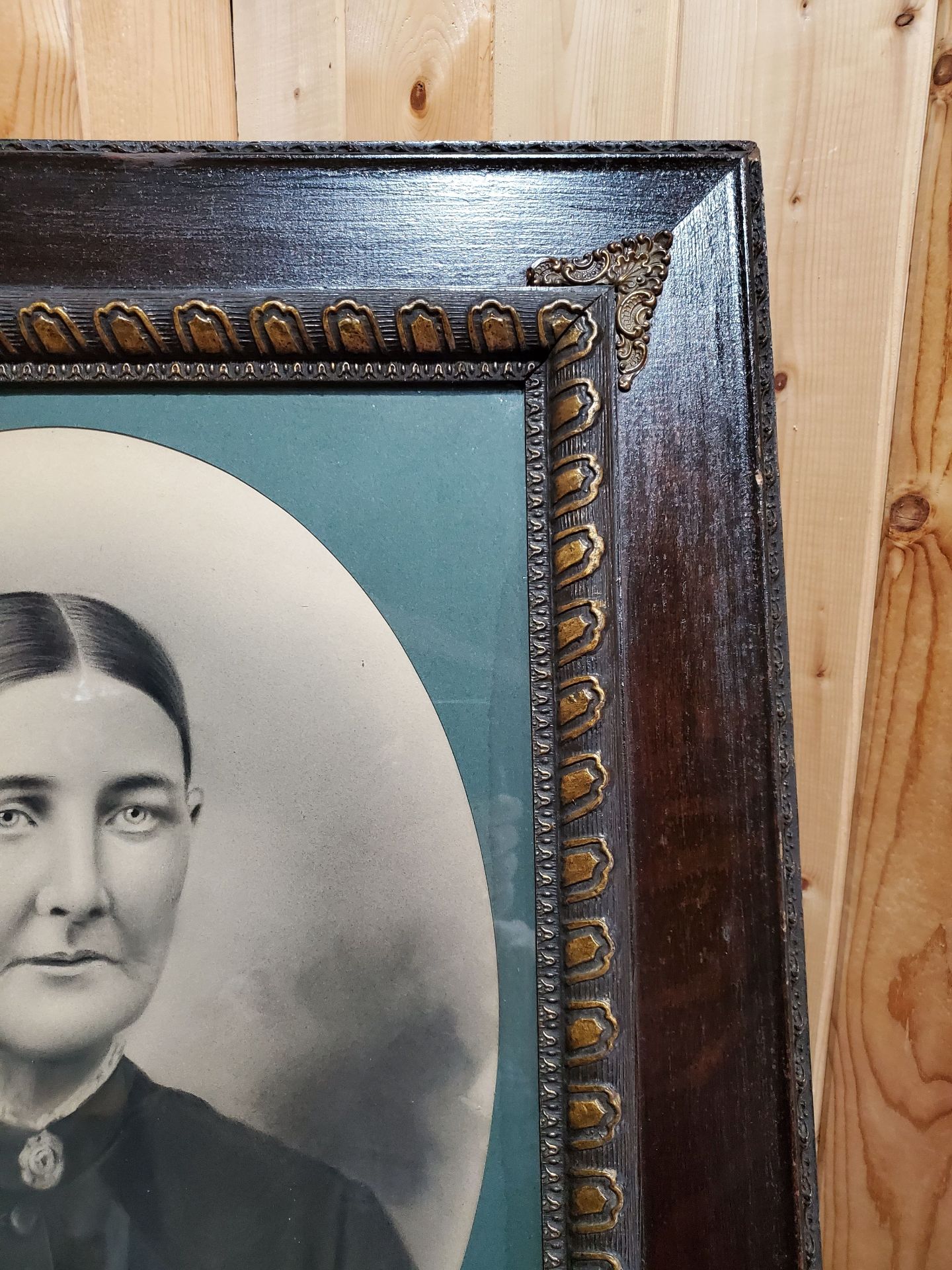 Antique Picture Frame With Instant Family History - image 4 of 11
