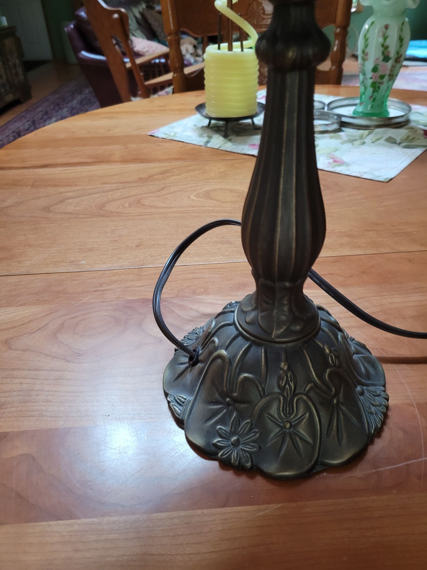 Stained Glass Floral Table Lamp - image 4 of 5